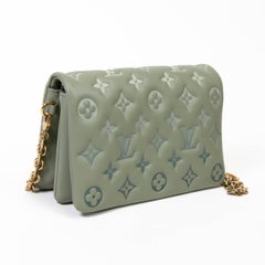 Louis Vuitton Coussin Grünes Lammleder Geprägtes Monogramm Pochette