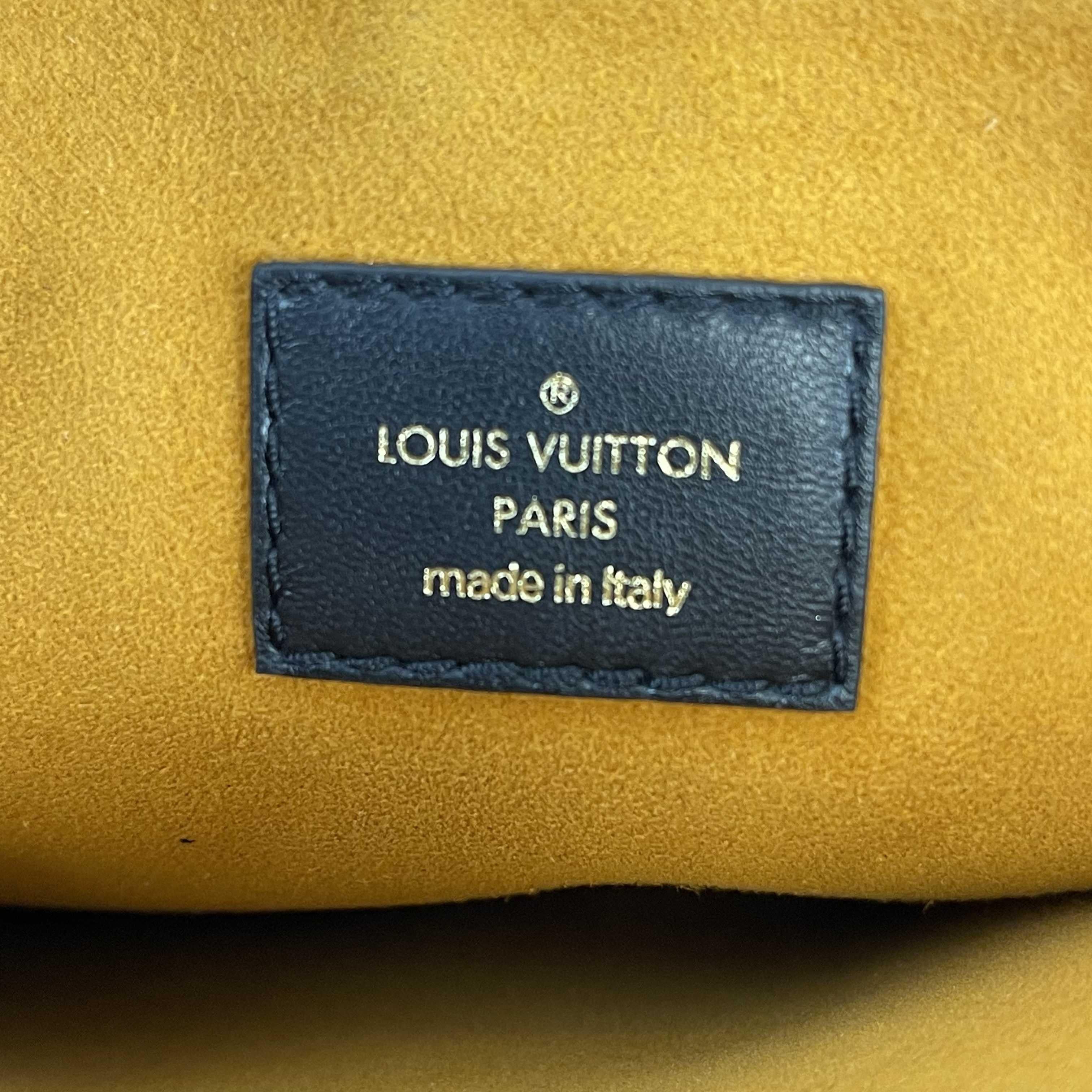 	Louis Vuitton - Coussin MM - Black Leather Shoulder Bag w/ 2 Straps FULL KIT 9
