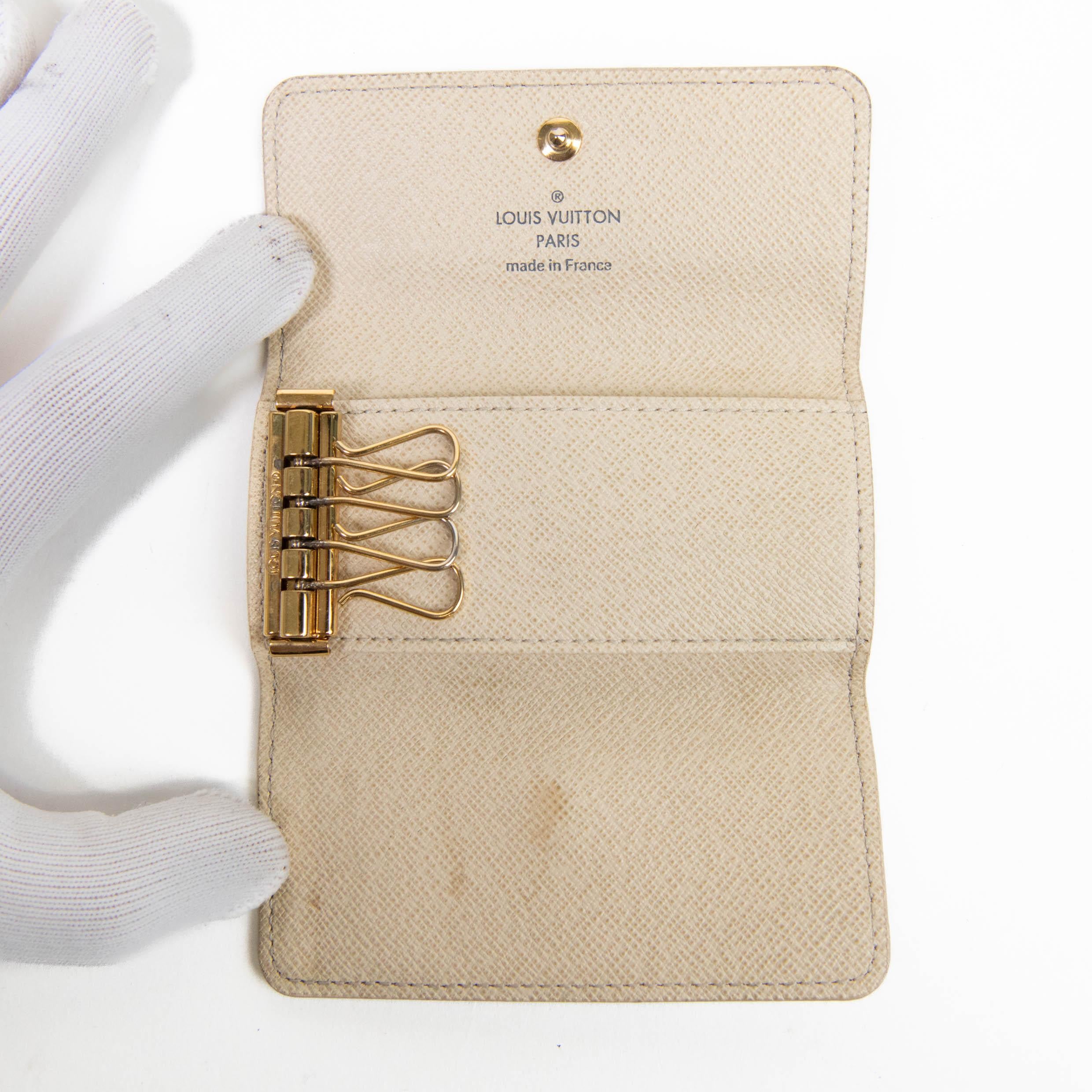 Louis Vuitton Cream and Blue Damier Azur Canvas Multicles 6 Key Holder In Fair Condition For Sale In Corona Del Mar, CA