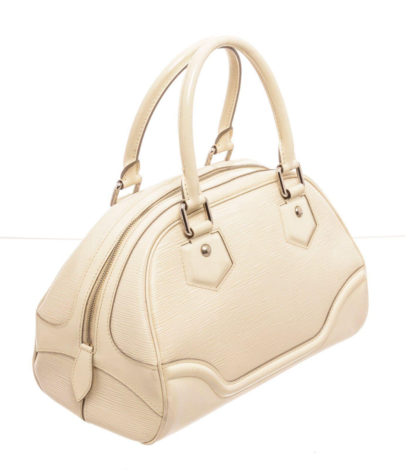 Louis Vuitton Creme Epi Bowling Montaigne PM Handtasche mit Material Epi Leder, Gold-Ton-Hardware, trimmen tan Vachetta, Leder, innen Slip-Tasche, Dual oben Griff und Reißverschluss.



33064MSC
MASSNAHMEN:
 Länge 8 in / 20 cm
 Breite 12,5 in / 32