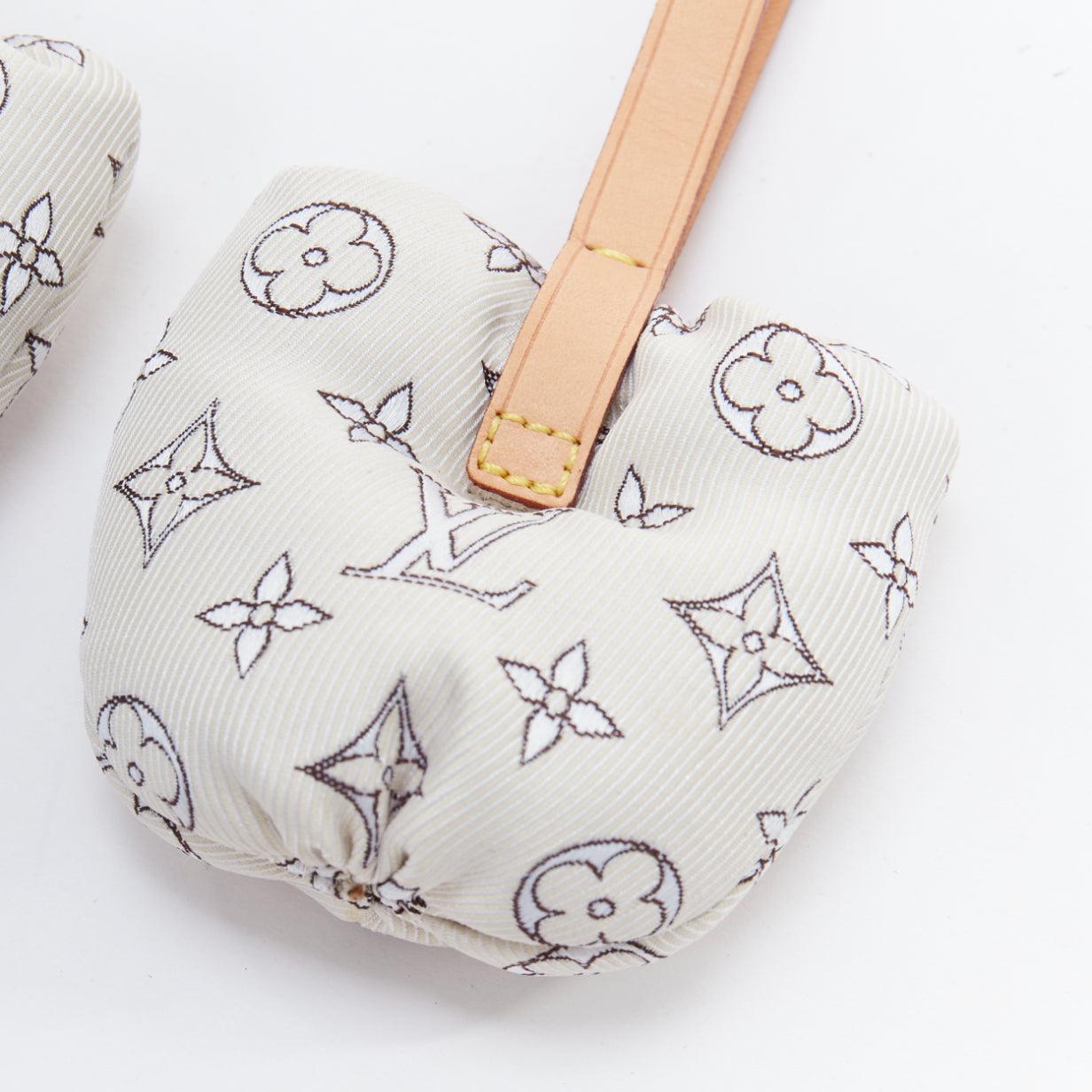 LOUIS VUITTON cream fabric LV monogram travel shoe horn
Reference: CNLE/A00351
Brand: Louis Vuitton
Material: Leather, Fabric
Color: Beige, Tan Brown
Pattern: Monogram
Extra Details: LOUIS VUITTON Shoe Inserts LV Travel Wardrobe Accessory Shoe Horns