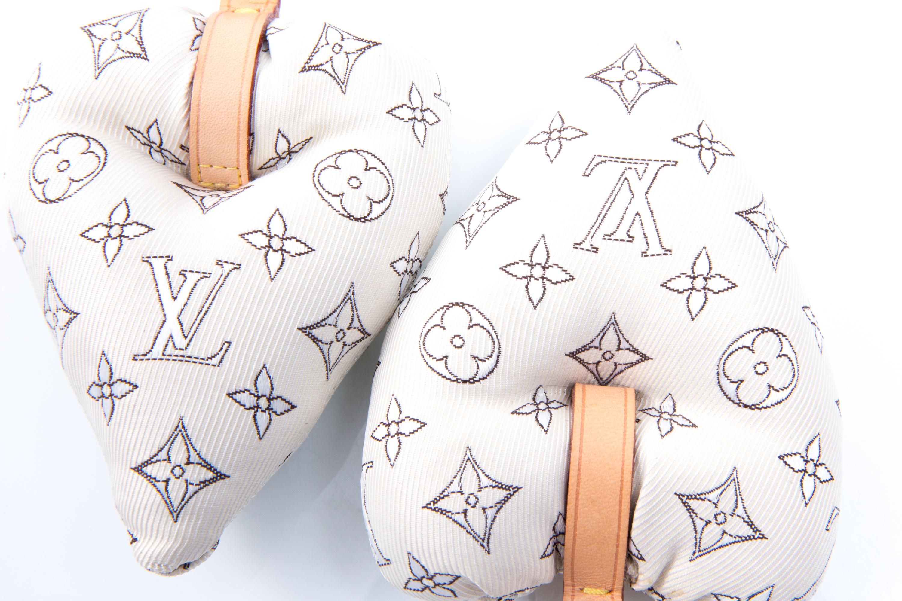 Beige Louis Vuitton Cream Fabric Monogram Travel Pump Shoe Trees in vendita