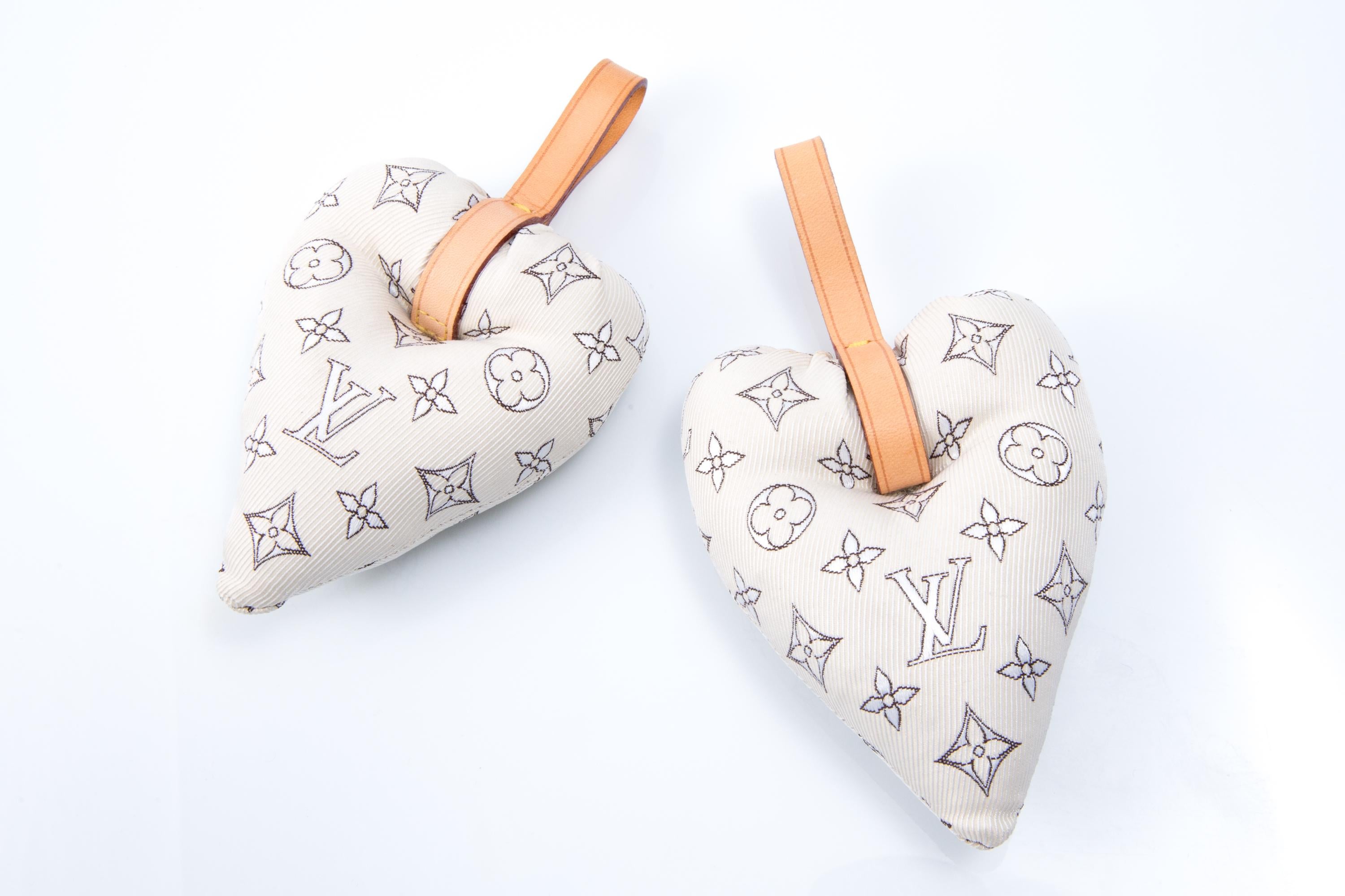 Donna Louis Vuitton Cream Fabric Monogram Travel Pump Shoe Trees in vendita