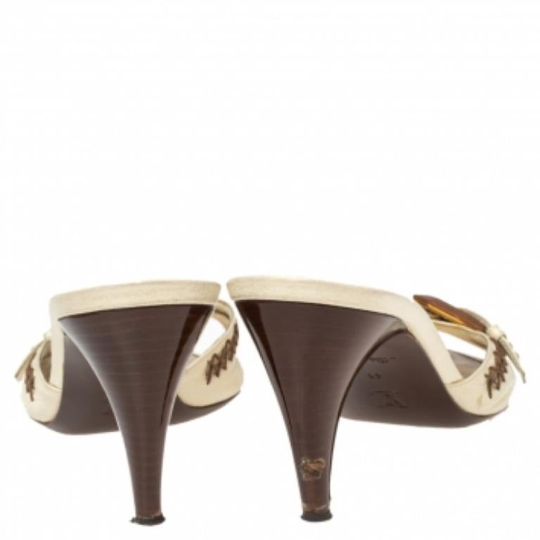 Louis Vuitton Cream Leather Buckle and Whip Stitch Detail Slide Sandals Size 41 (Sandales à glissière en cuir crème avec boucles et points de fouet) en vente 1