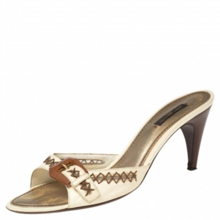 Louis Vuitton Cream Leather Buckle and Whip Stitch Detail Slide Sandals Size 41 (Sandales à glissière en cuir crème avec boucles et points de fouet) en vente 3