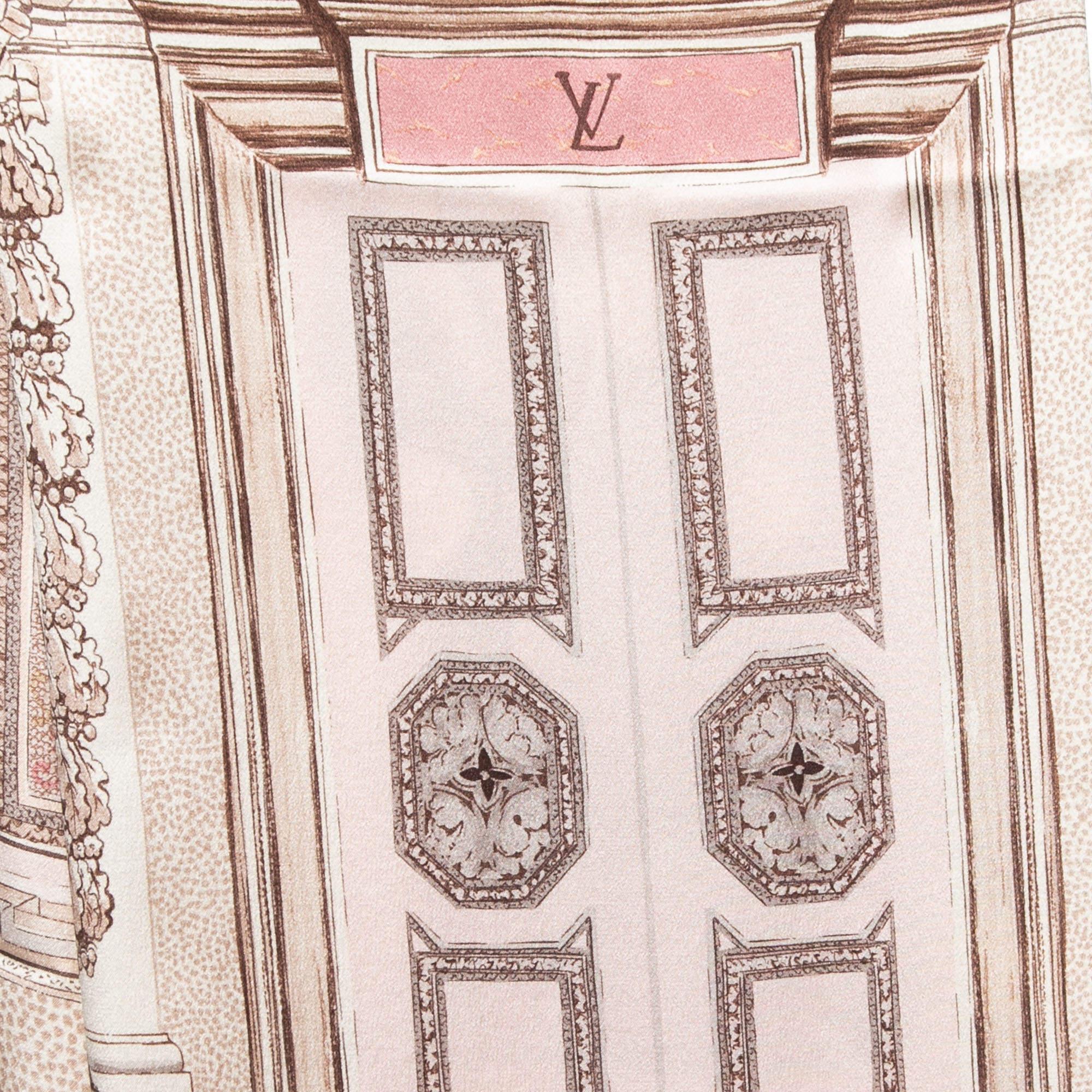 Louis Vuitton Cream Les Decors Parisiens au XIX Siecle Silk Stole In Good Condition For Sale In Dubai, Al Qouz 2