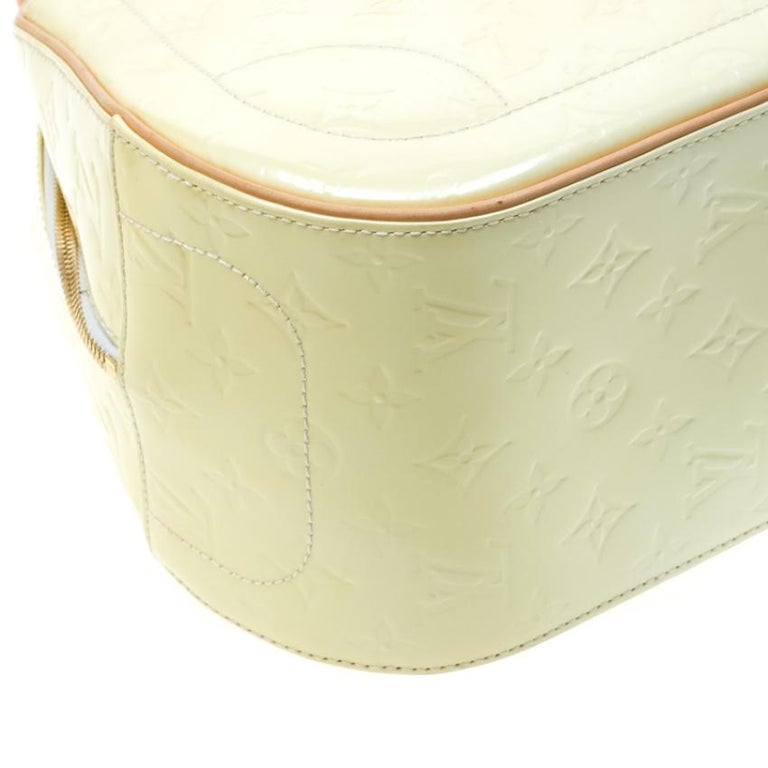 Louis Vuitton Cream Monogram Vernis Summit Drive Bag For Sale at 1stdibs