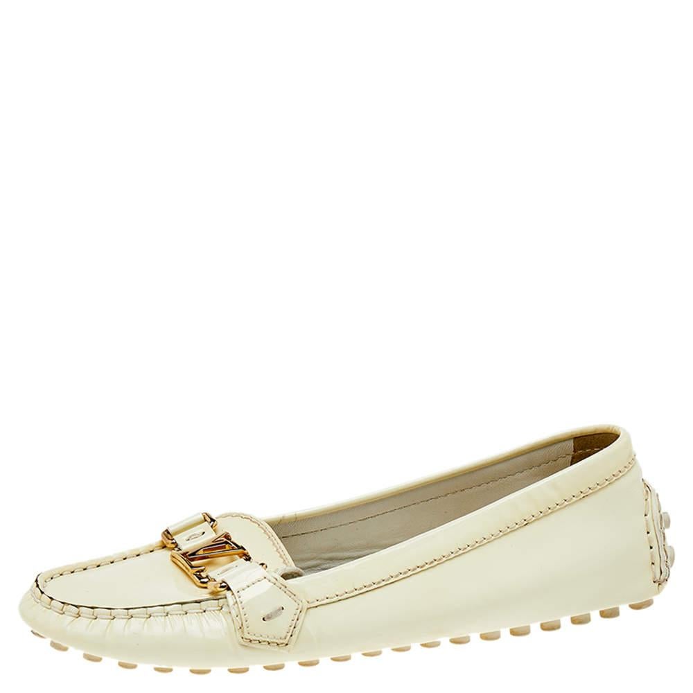Louis Vuitton Cream Patent Leather Logo Loafers Size 39.5 For Sale 1