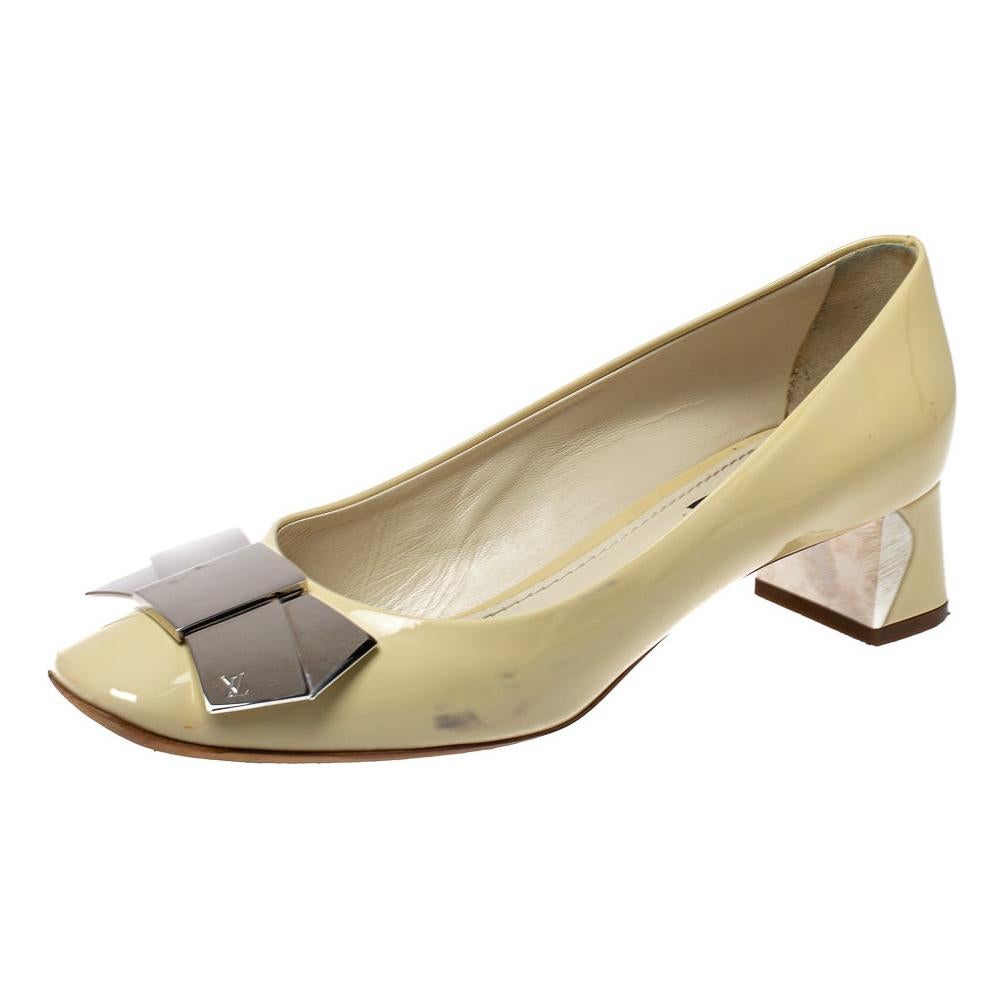 Louis Vuitton Mademoiselle-Pumps aus cremefarbenem Lackleder, Größe 39