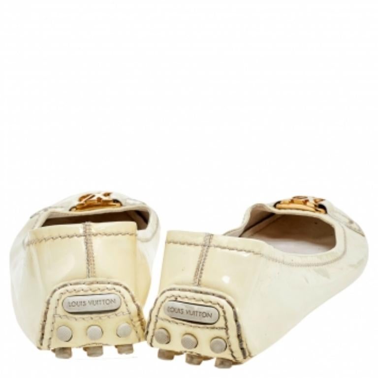 Louis Vuitton Cream Patent Leather Oxford Ballet Flats Size 39.5 In Fair Condition In Dubai, Al Qouz 2