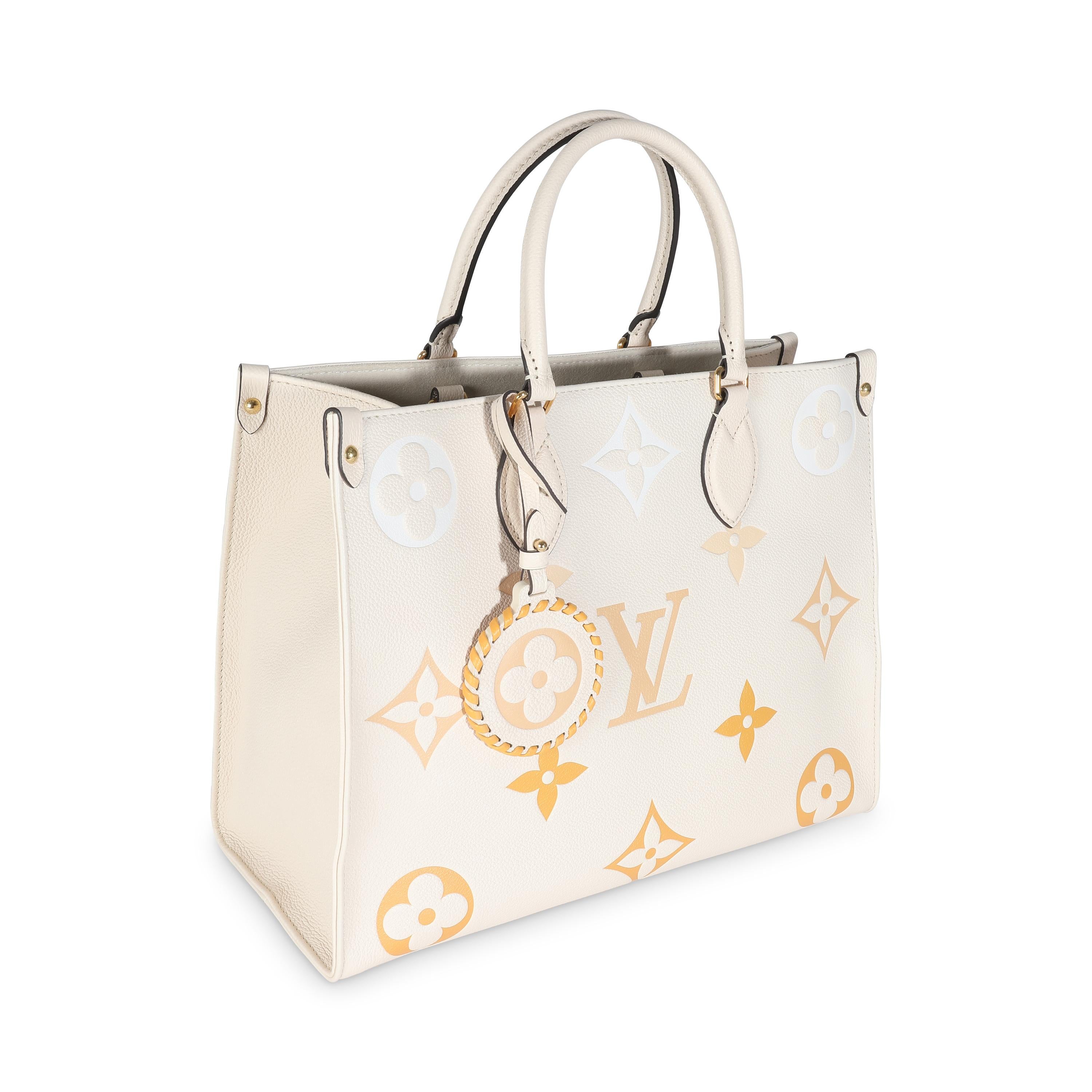 Blanc Louis Vuitton Giant Monogram Empreinte Onthego MM en vente