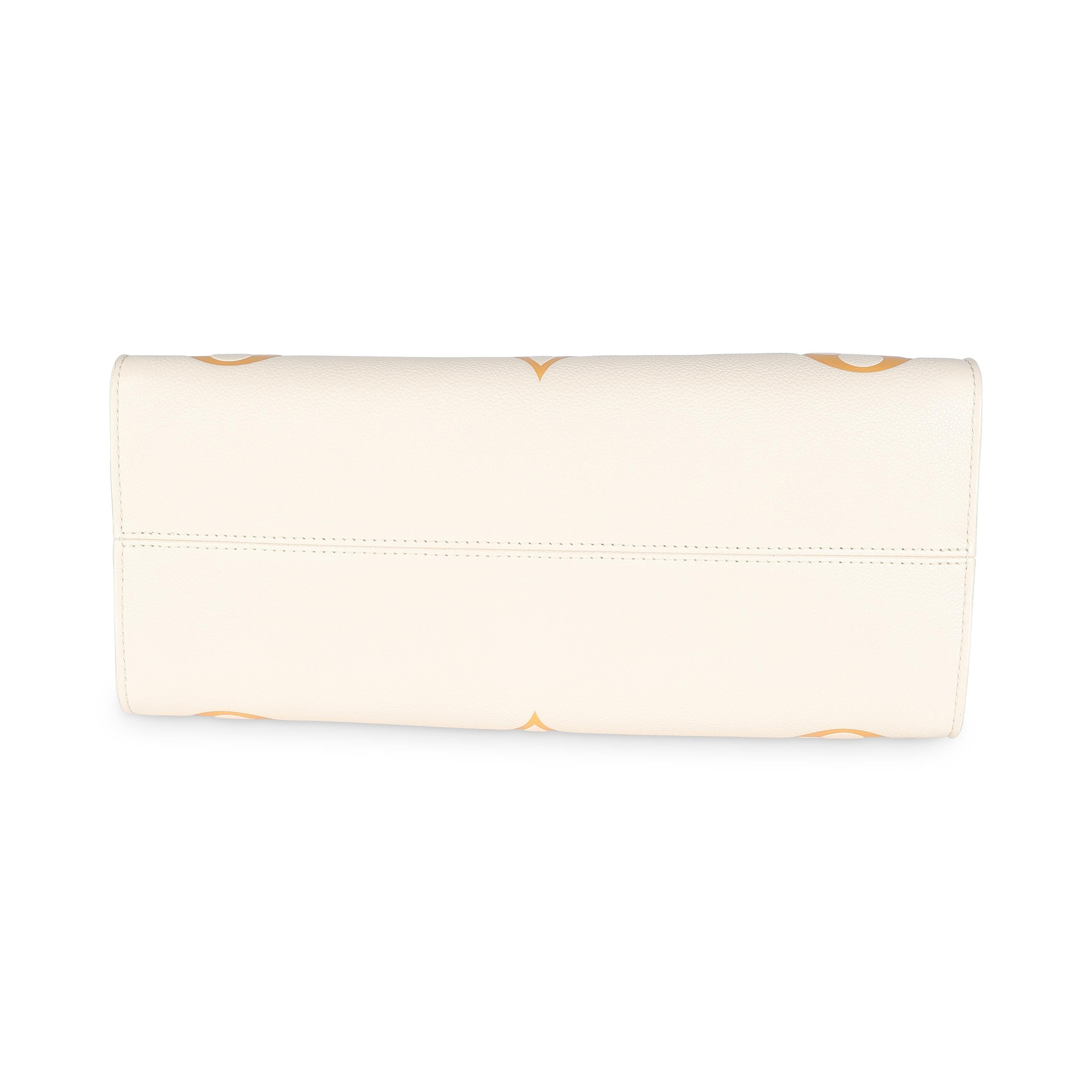 Louis Vuitton Giant Monogram Empreinte Onthego MM en vente 3