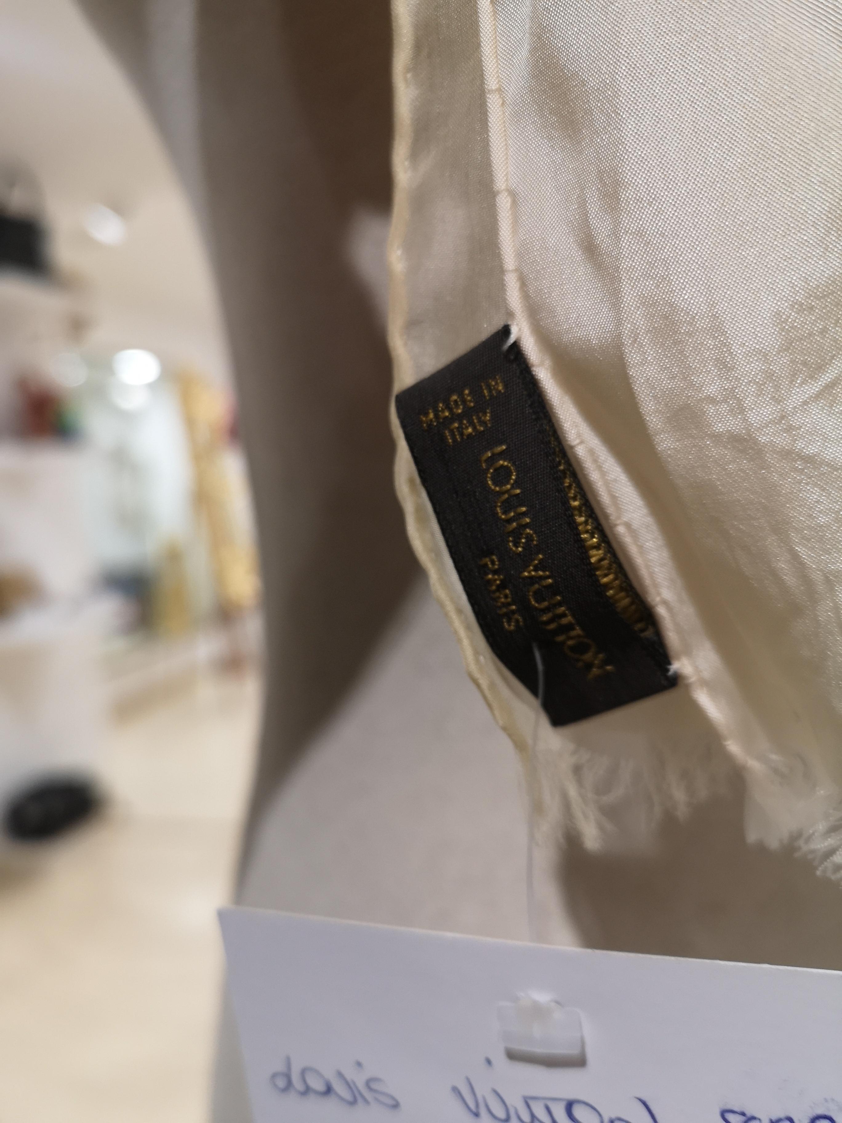 Louis Vuitton cream silk LV Scarf - foulard In Good Condition In Capri, IT