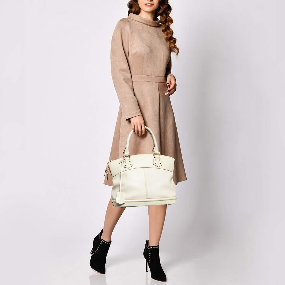 Louis Vuittons creations are popular owing to their high style and functionality. This bag like all the other handbags is durable and stylish. Exuding a fine finish the bag is designed to give a luxurious experience. The interior has enough space to