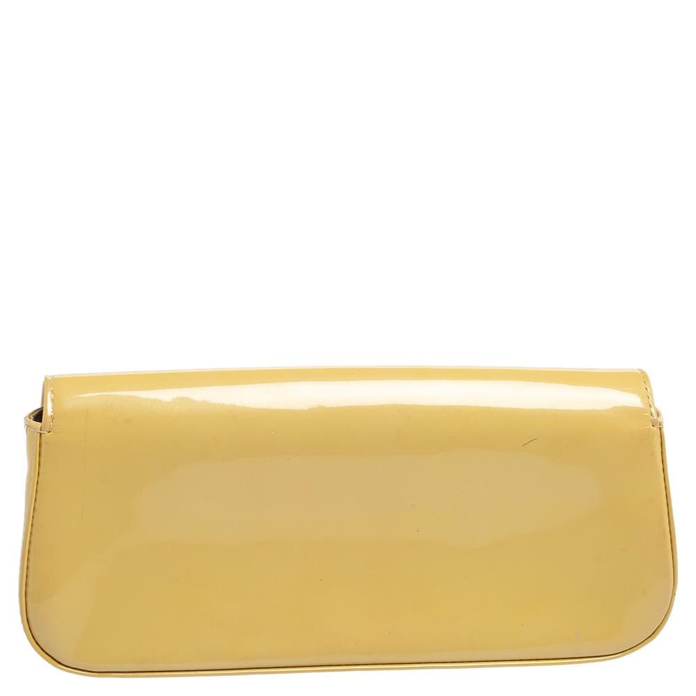 Well-crafted and overflowing with style, this Sobe clutch from Louis Vuitton is an investment. It has a Vernis leather exterior, a fabric interior, and a large LV adorned on the flap. This creation will shine against your evening gowns and elegant