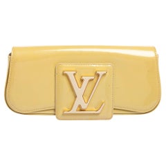 Louis Vuitton Cremefarbene Vernis Sobe Clutch