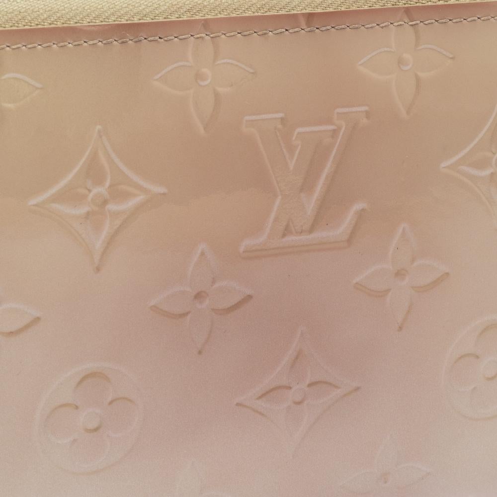 Louis Vuitton Cream White Monogram Vernis Zippy Wallet For Sale 4