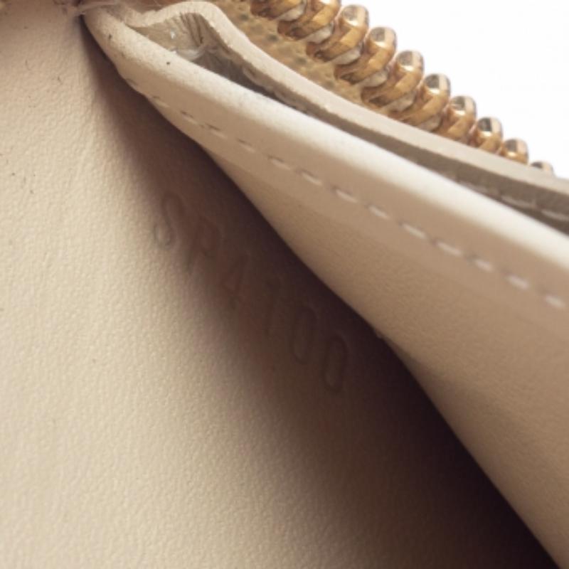 Louis Vuitton Cream White Monogram Vernis Zippy Wallet In Fair Condition For Sale In Dubai, Al Qouz 2