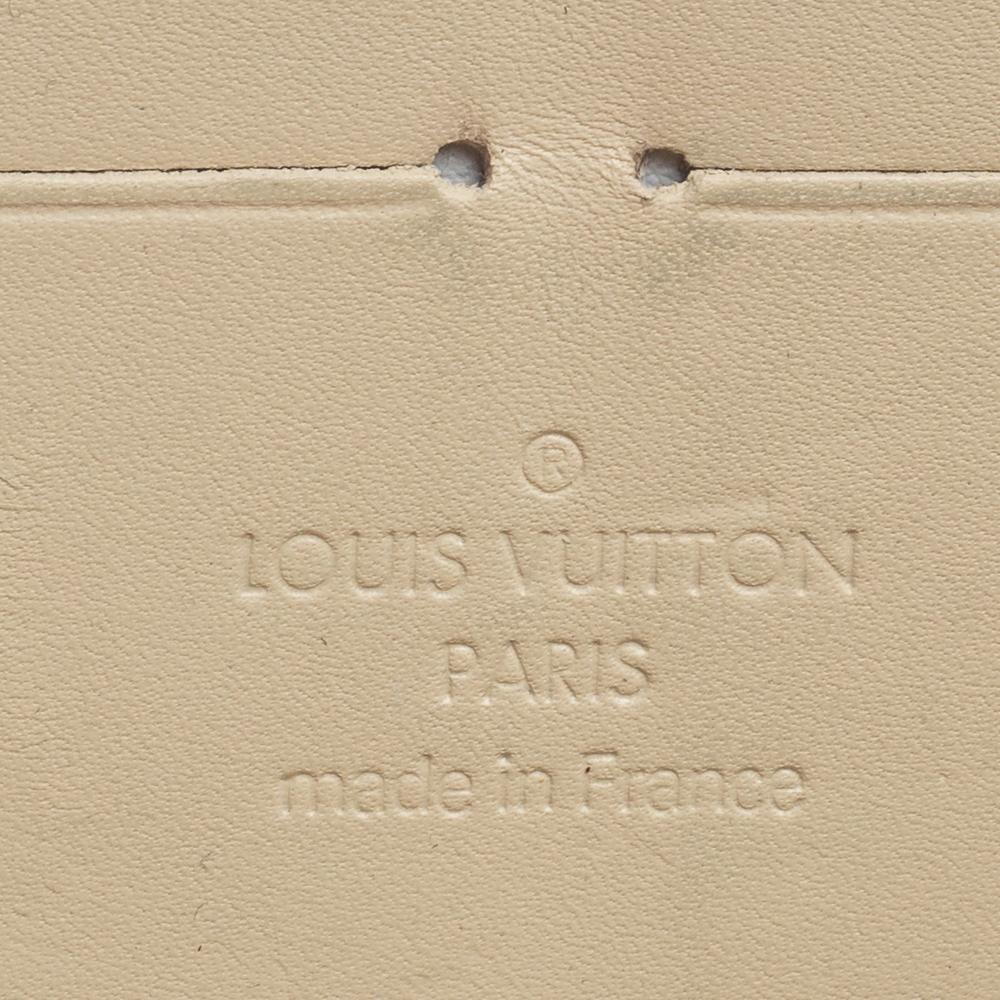 Women's Louis Vuitton Cream White Monogram Vernis Zippy Wallet For Sale