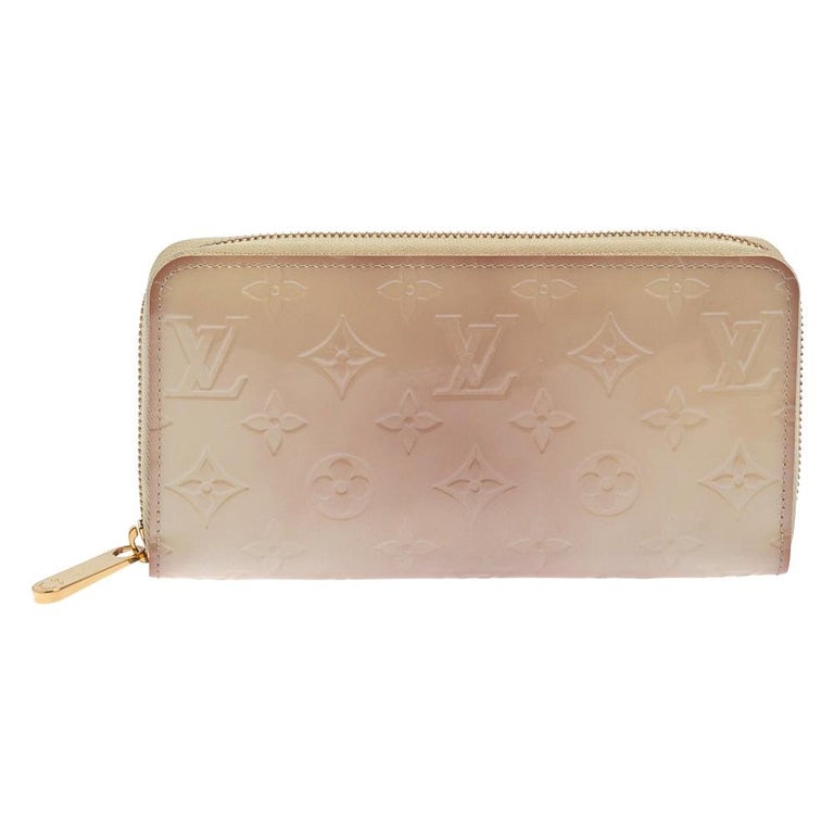 Louis Vuitton Cream White Monogram Vernis Zippy Wallet For Sale