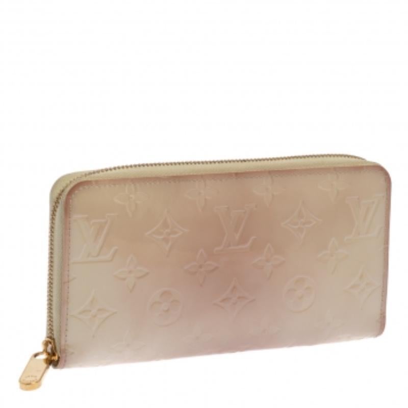 Louis Vuitton Cream White Monogram Vernis Zippy Wallet For Sale