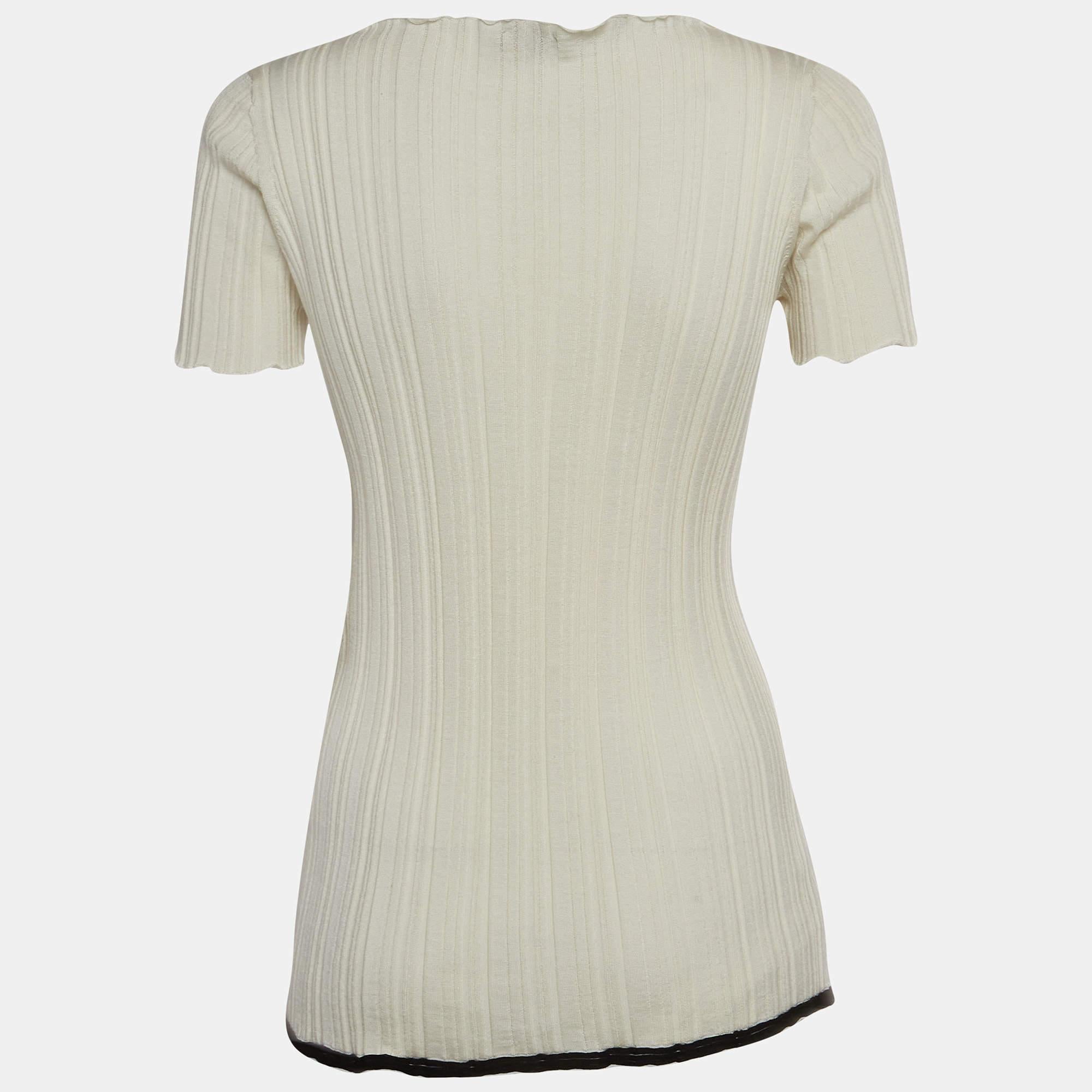 Careful tailoring, quality materials, and elegant cuts make this designer top a piece to cherish! It comes in a classic design to be easy to style.

