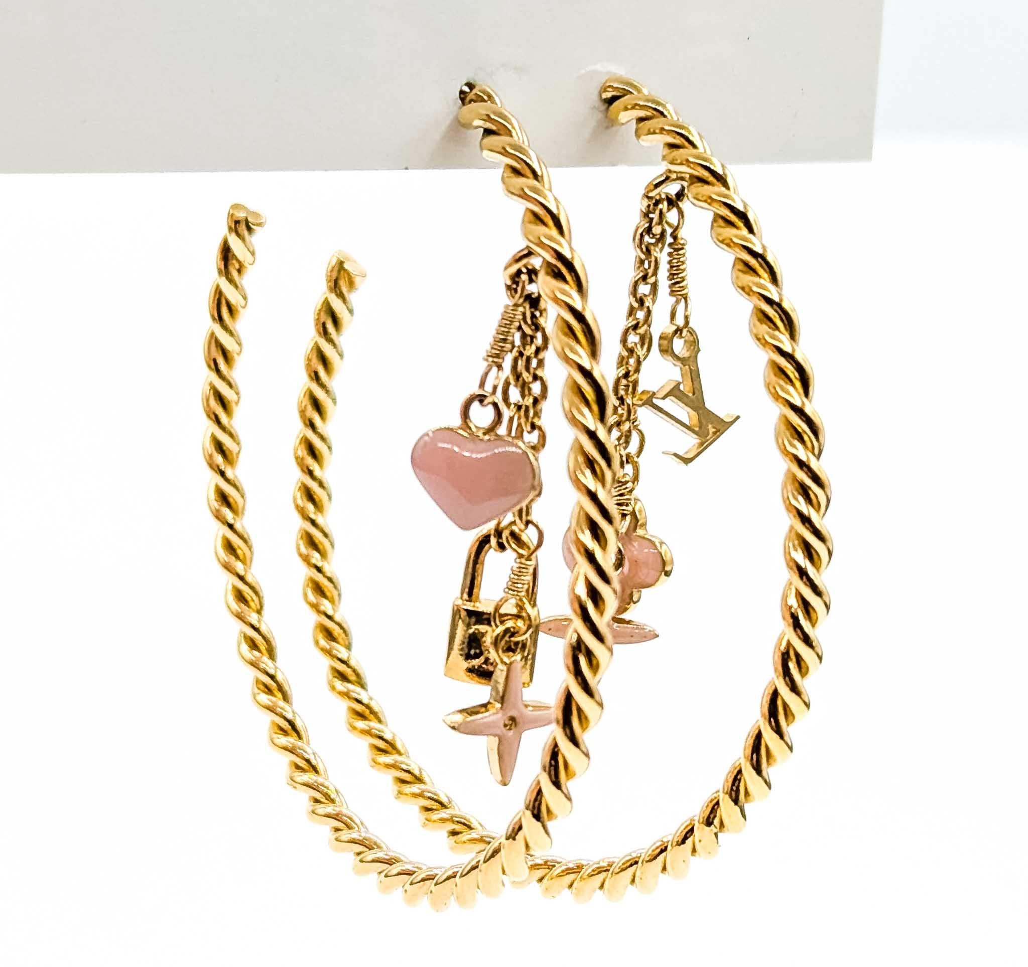 Elevate your style with these exquisite Louis Vuitton Creole Sweet Monogram Earrings. A perfect blend of sophistication and timeless elegance, these pre-owned designer earrings are a must-have for any fashion enthusiast. Featuring the iconic Louis