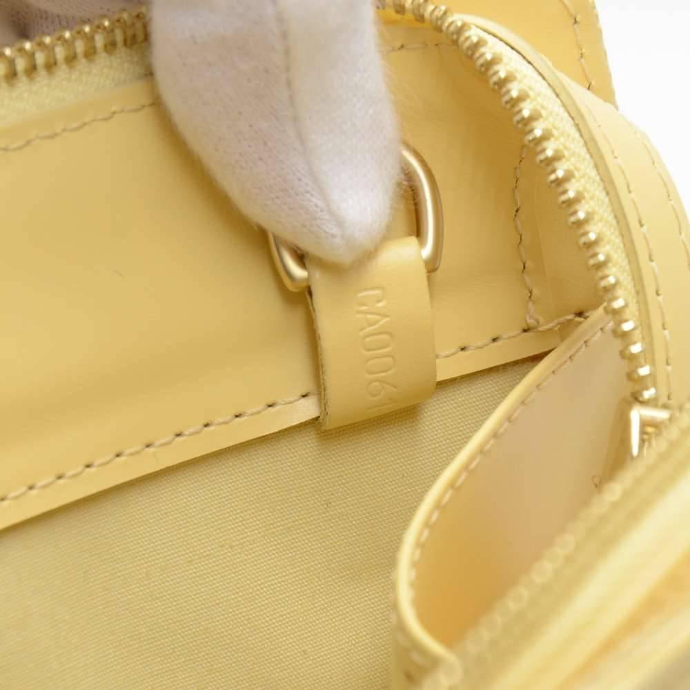 Louis Vuitton Croisette GM Vanilla Epi Leather Shoulder Bag  3