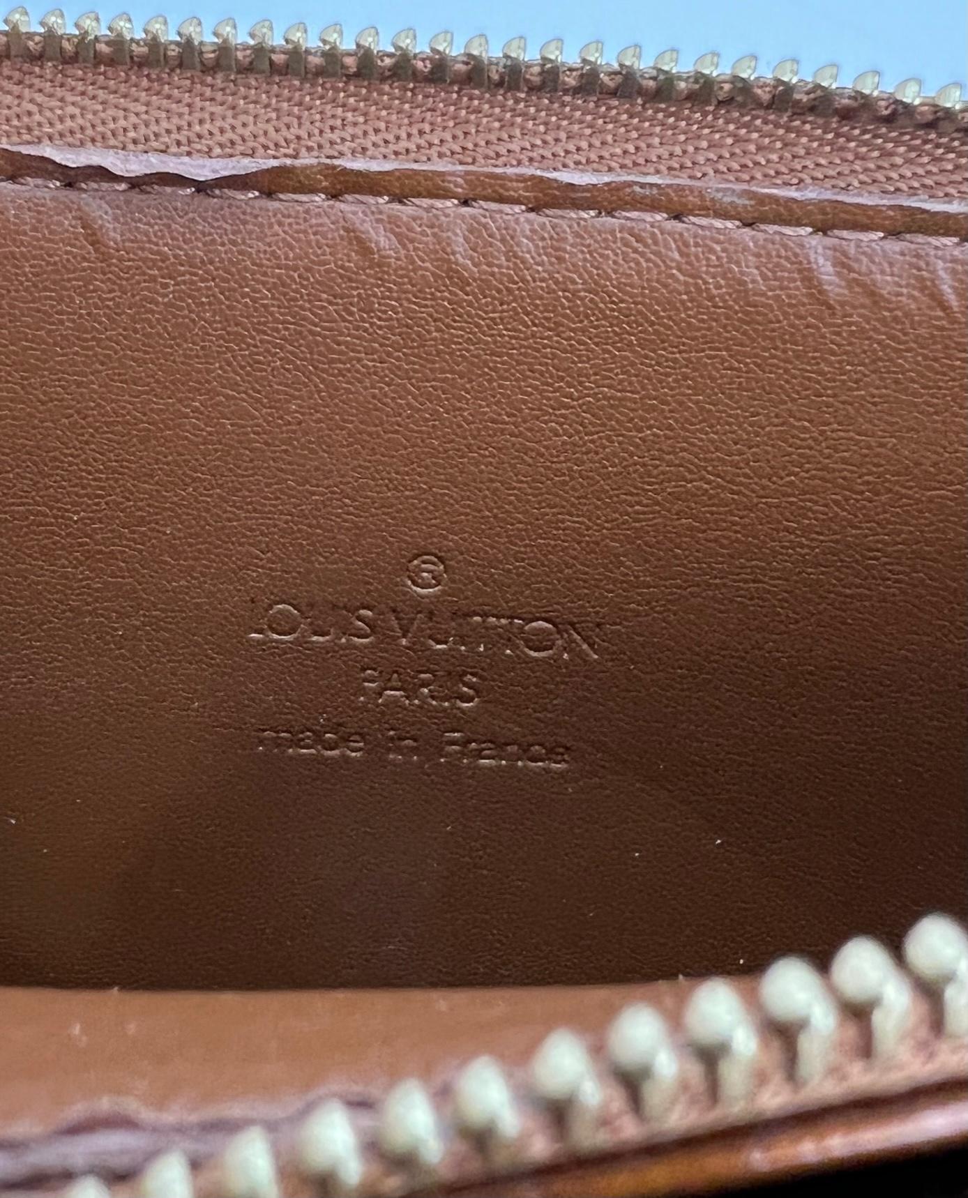 Louis Vuitton Crossbody Monogram Bronze Patent Leather Mott Long Strap Bag In Good Condition In Freehold, NJ