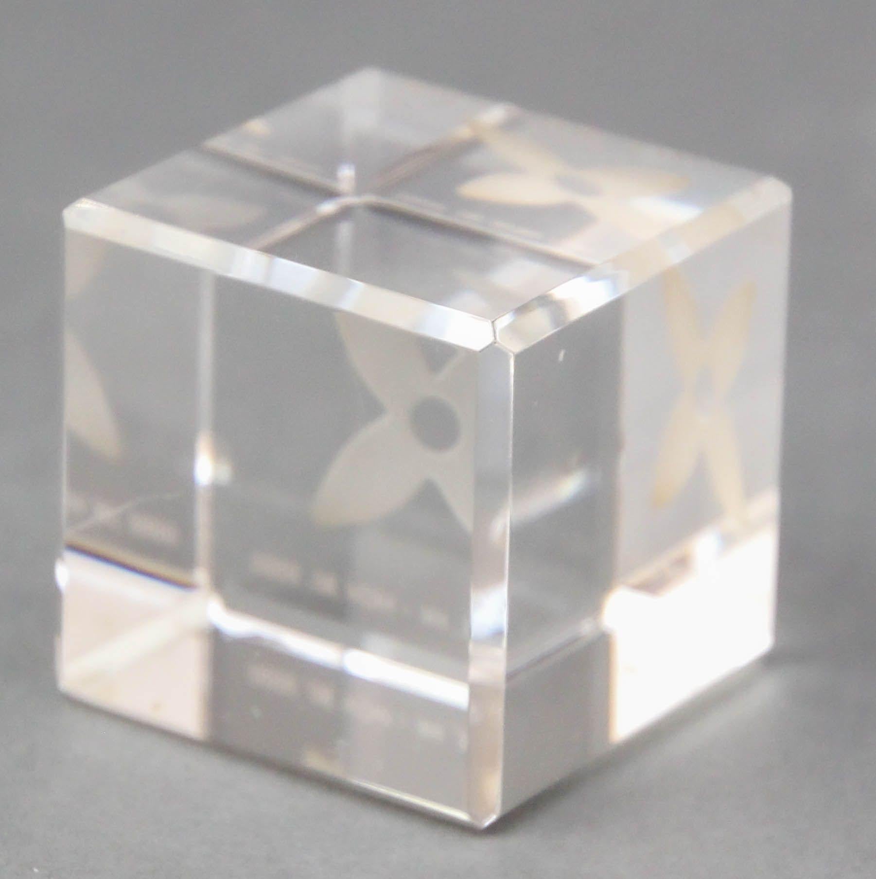 LOUIS VUITTON Cube Paperweight LOUIS VUITTON Monogram Crystal Paper Weight In Good Condition For Sale In North Hollywood, CA