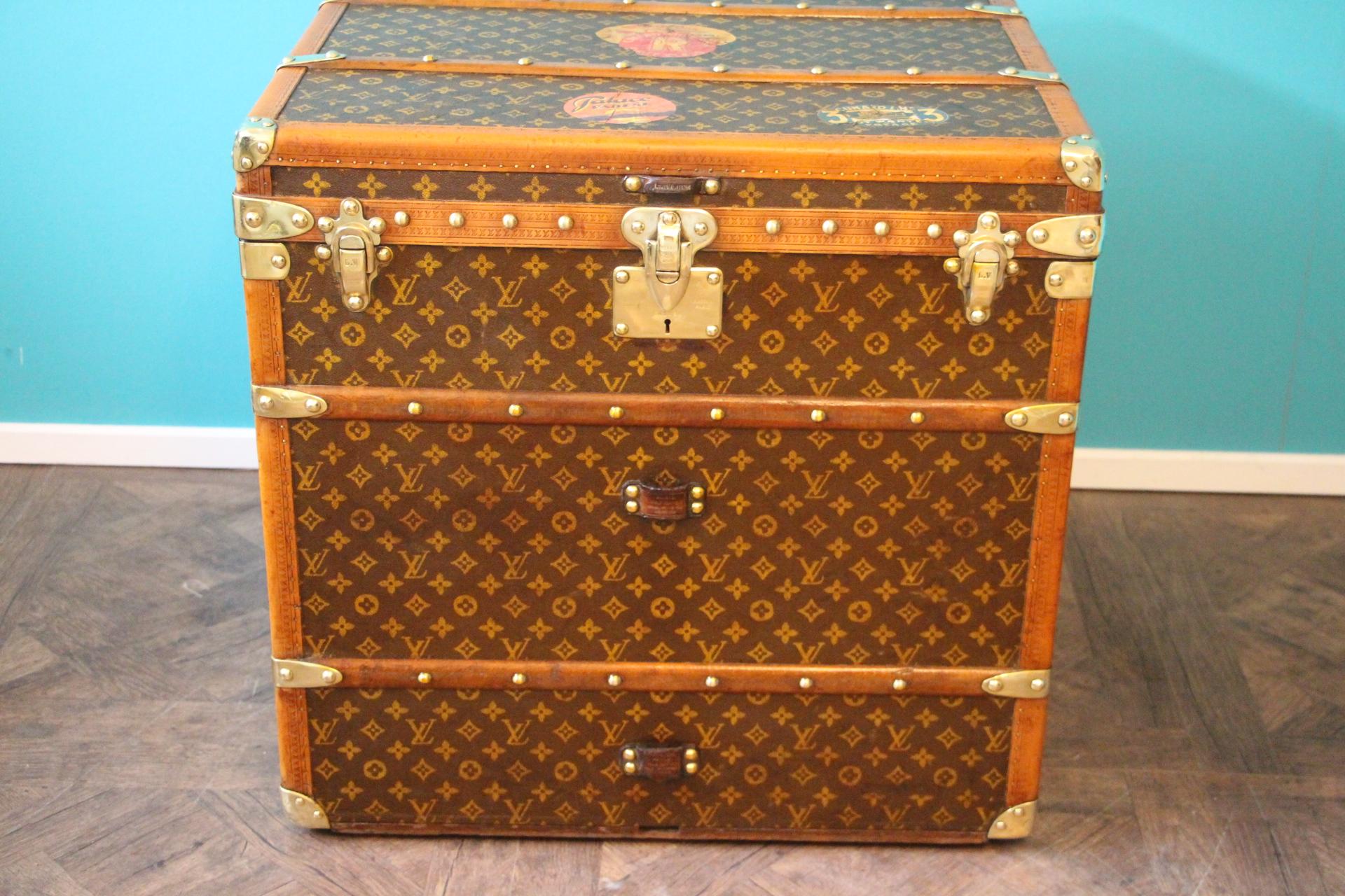 This unusual cube trunk is very elegant and in very good condition. It has got the stencilled LV monogram pattern canvas, lozine trim, LV stamped brass locks, LV stamped studs and leather side handles. It features a couple of traveling labels
It