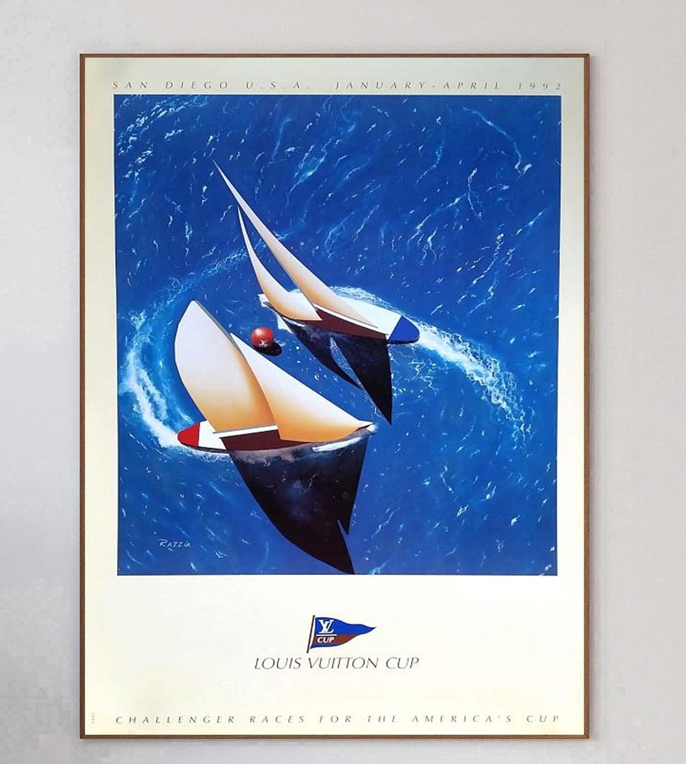 Questo pezzo è stato creato nel 1992 per promuovere l'evento Louis Vuitton Cup di quell'anno e raffigura una splendida scena art déco di barche a vela che sfrecciano in basso creando una scia circolare. La Louis Vuitton Cup era una competizione in