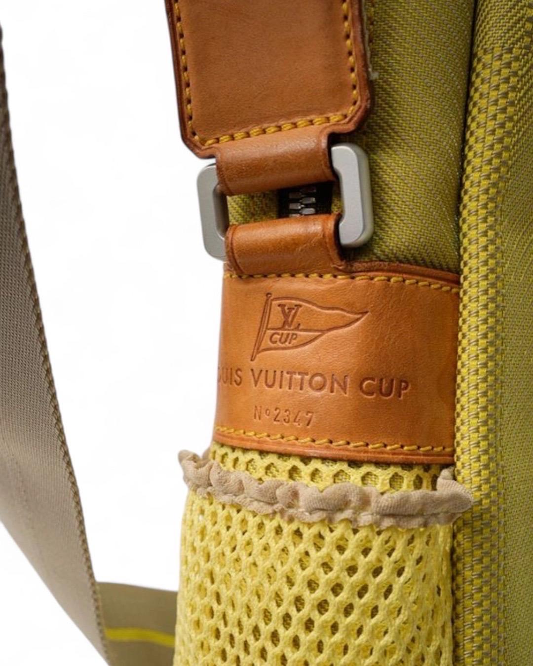 Louis Vuitton Cup Weatherly MM Damier Geant Fluo Giallo Borsa a tracolla in vendita 8