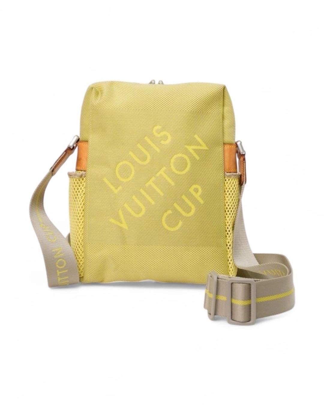 Louis Vuitton Cup Weatherly MM Damier Geant Fluo Giallo Borsa a tracolla in vendita 9