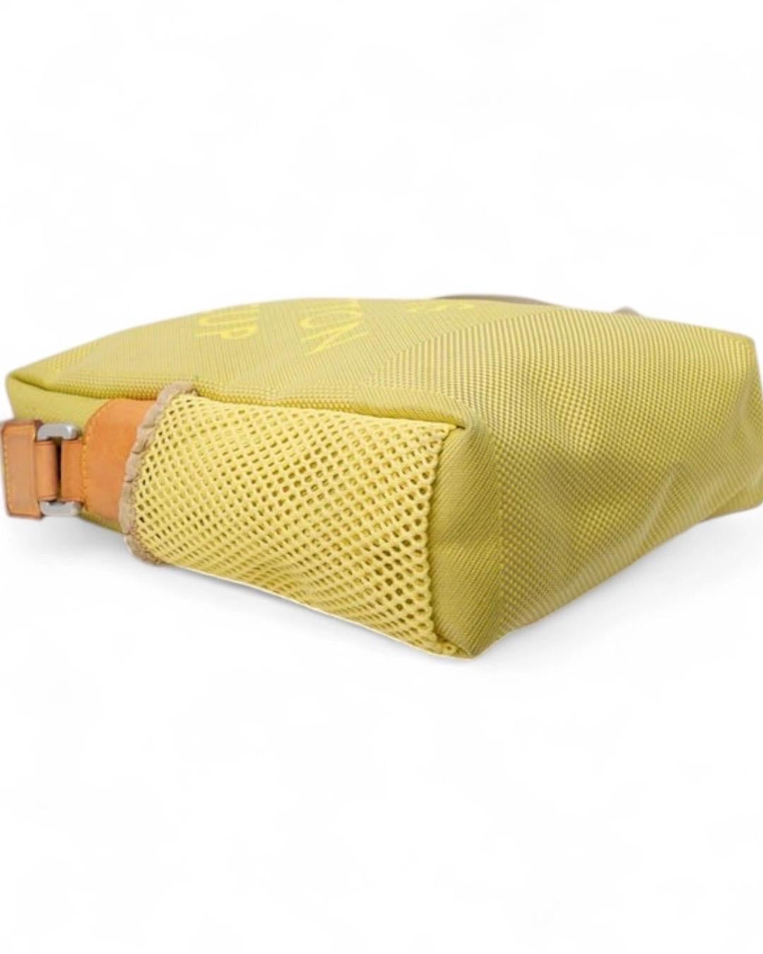 Louis Vuitton Cup Weatherly MM Damier Geant Fluo Giallo Borsa a tracolla in vendita 4
