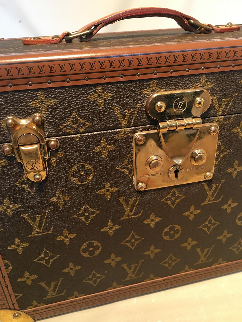 Louis Vuitton Custom Monogram Jewelry Travel Train Case with 16 Ultrasuede Trays In Excellent Condition In Philadelphia, PA