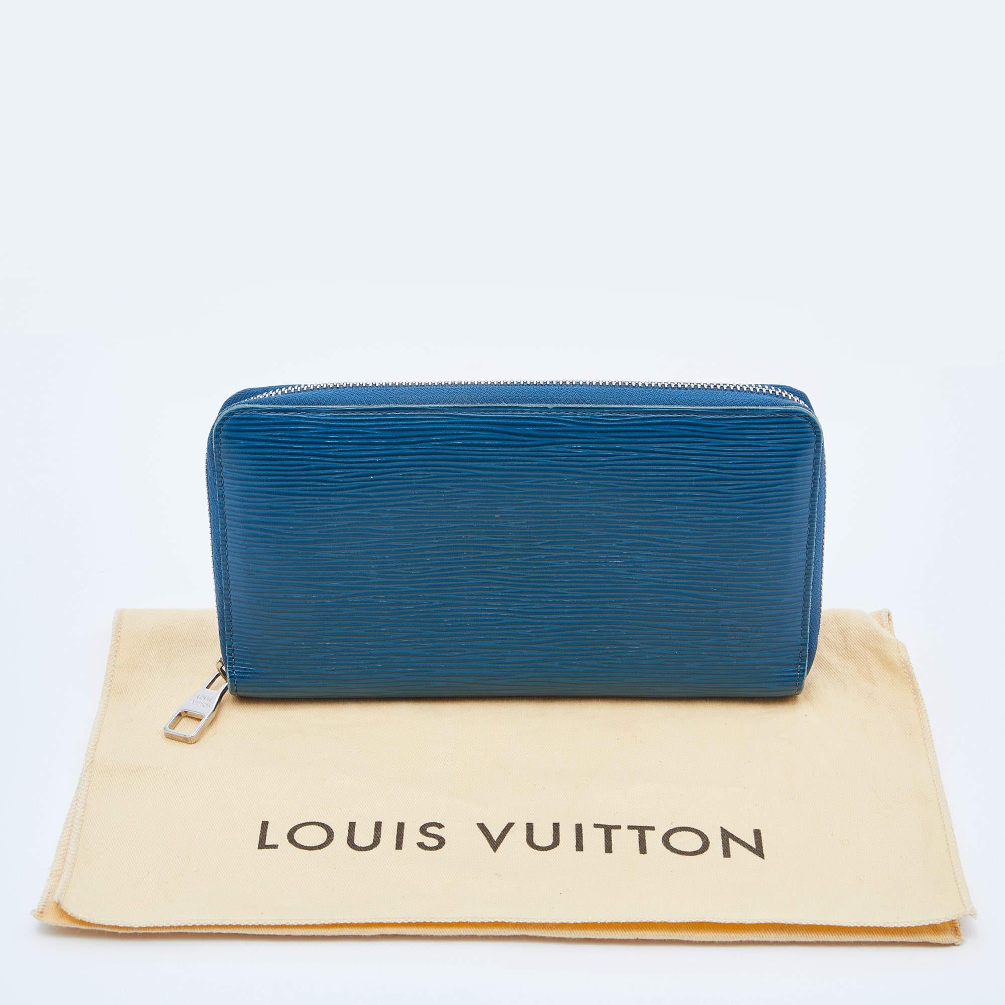 Louis Vuitton Portefeuille Zippy en cuir épi cyan en vente 7