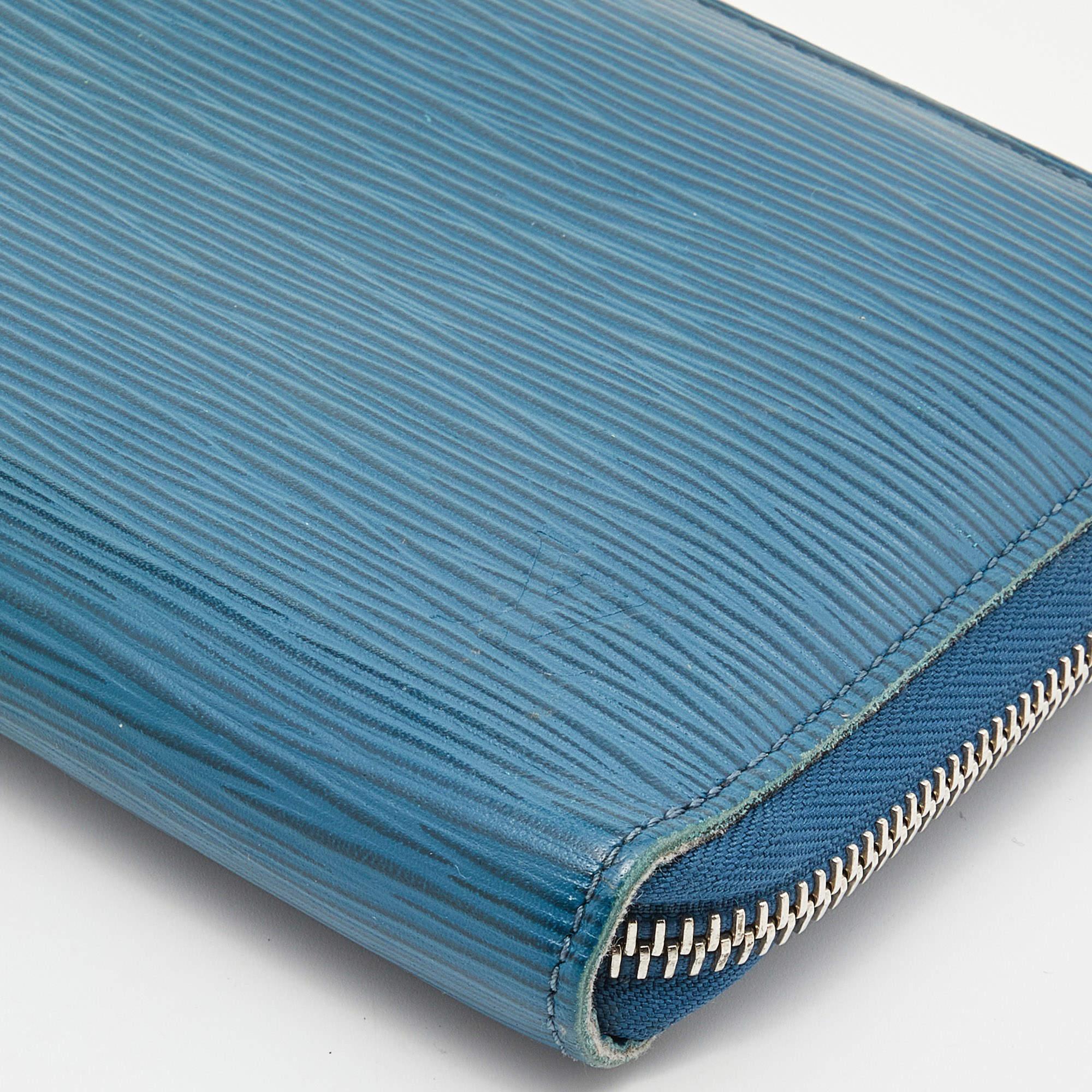 Women's Louis Vuitton Cyan Epi Leather Zippy Wallet For Sale