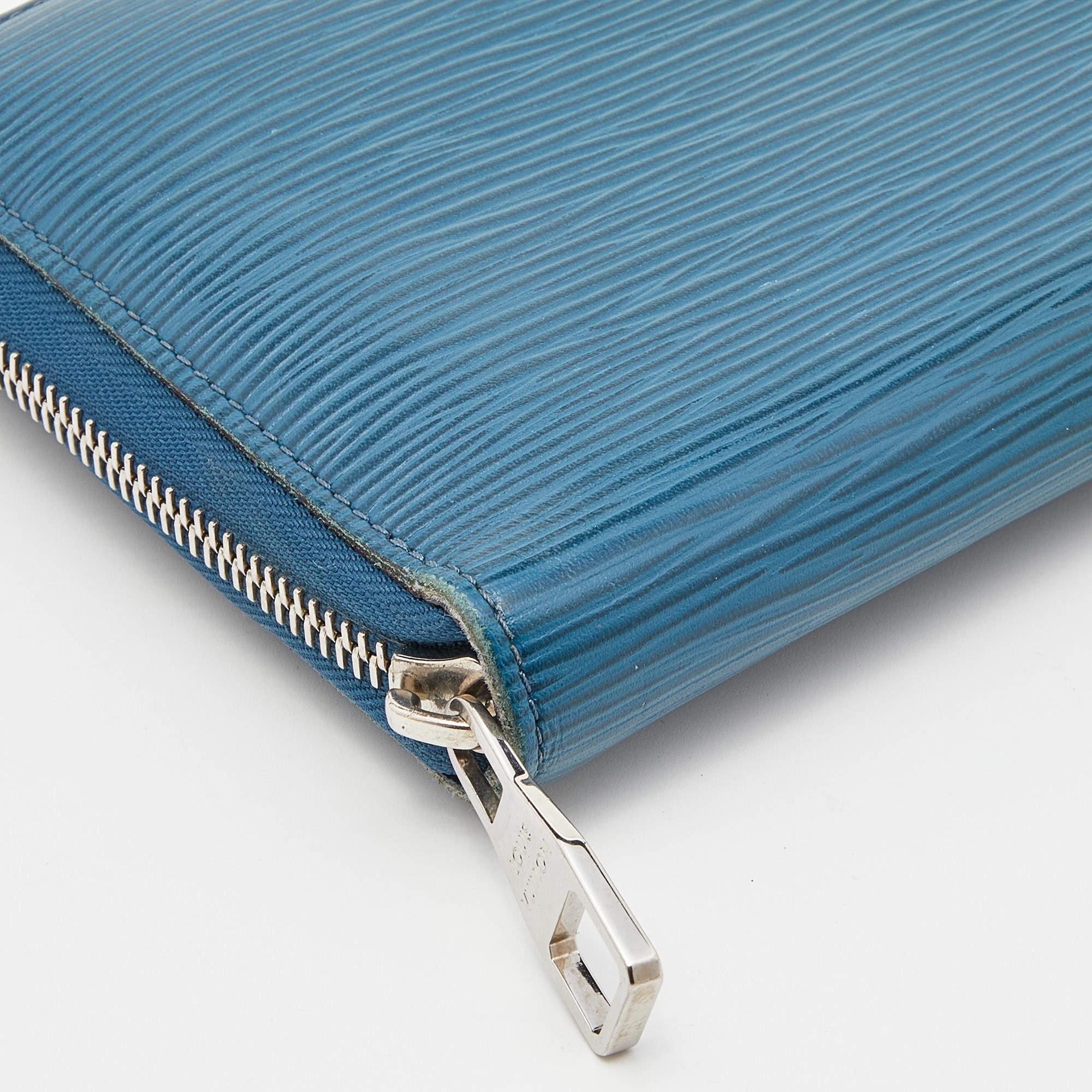 Louis Vuitton Cyan Epi Leather Zippy Wallet For Sale 1