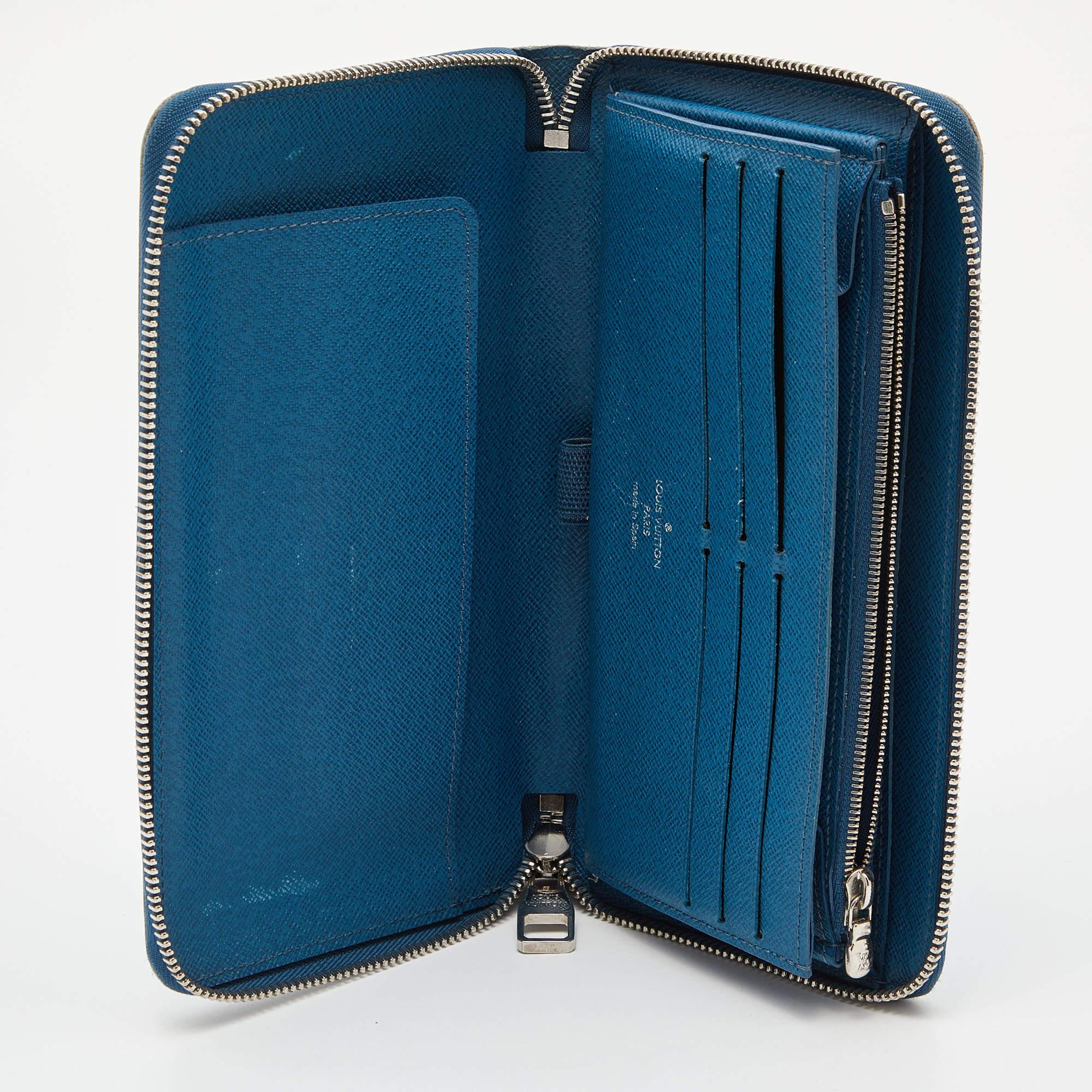 Louis Vuitton Cyan Epi Leather Zippy Wallet For Sale 3