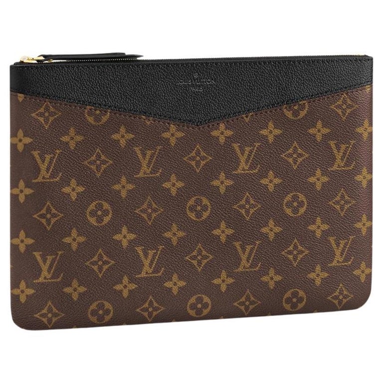 Louis Vuitton Daily Pouch Material Monogram Canvas For Sale at 1stDibs