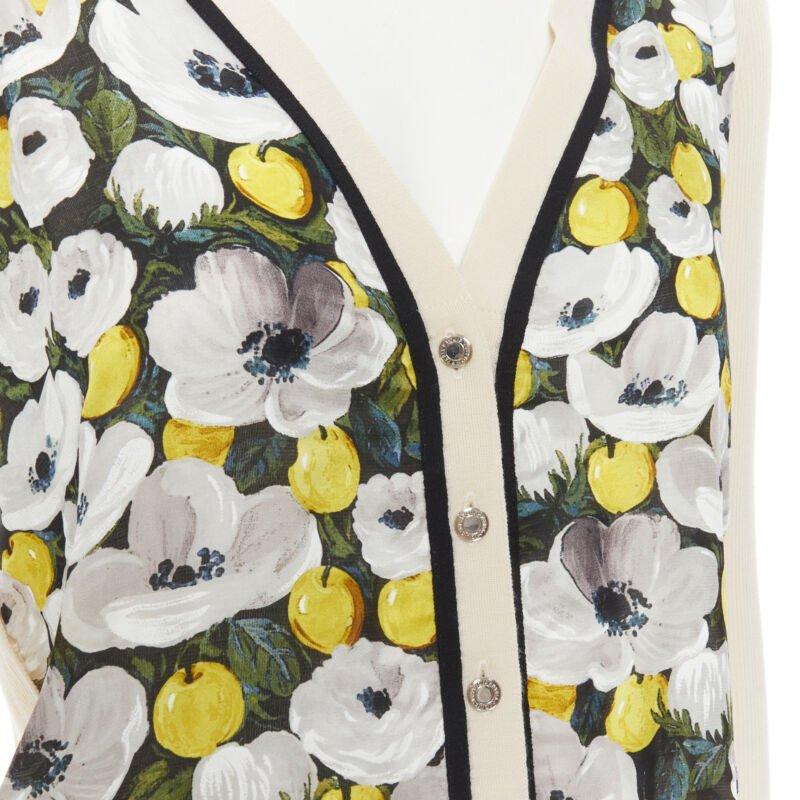 LOUIS VUITTON daisy lemon silk panel beige ribbed wool cardigan sweater M
Reference: TGAS/B01400
Brand: Louis Vuitton
Designer: Marc Jacobs
Model: Daisy floral print cardigan
Material: Silk, Wool
Color: Beige
Pattern: Floral
Closure: Button
Extra
