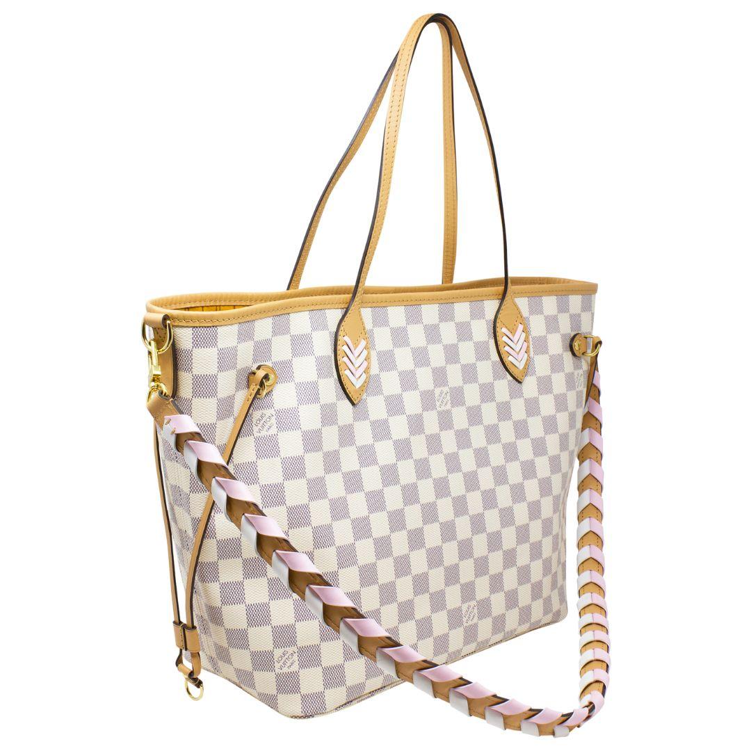 This rare style for the neverfull is crafted of Louis Vuitton's signature white damier coated canvas in blue and white. In addition to the typical neverfull leather shoulder straps and side cinch cords, this bag has a special and unique feature -