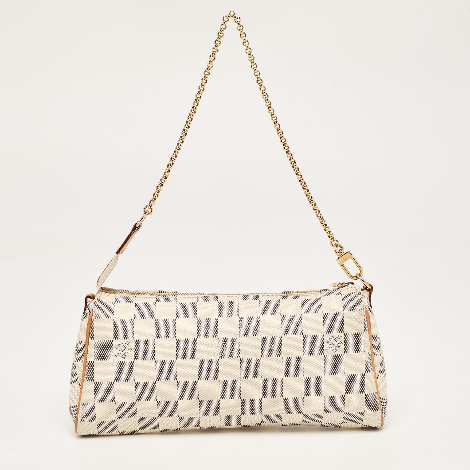 The house of Louis Vuitton offers this beautiful creation to help you create timeless style edits every season. Crafted with quality materials, this piece will last you a long time.

Includes: Detachable Strap