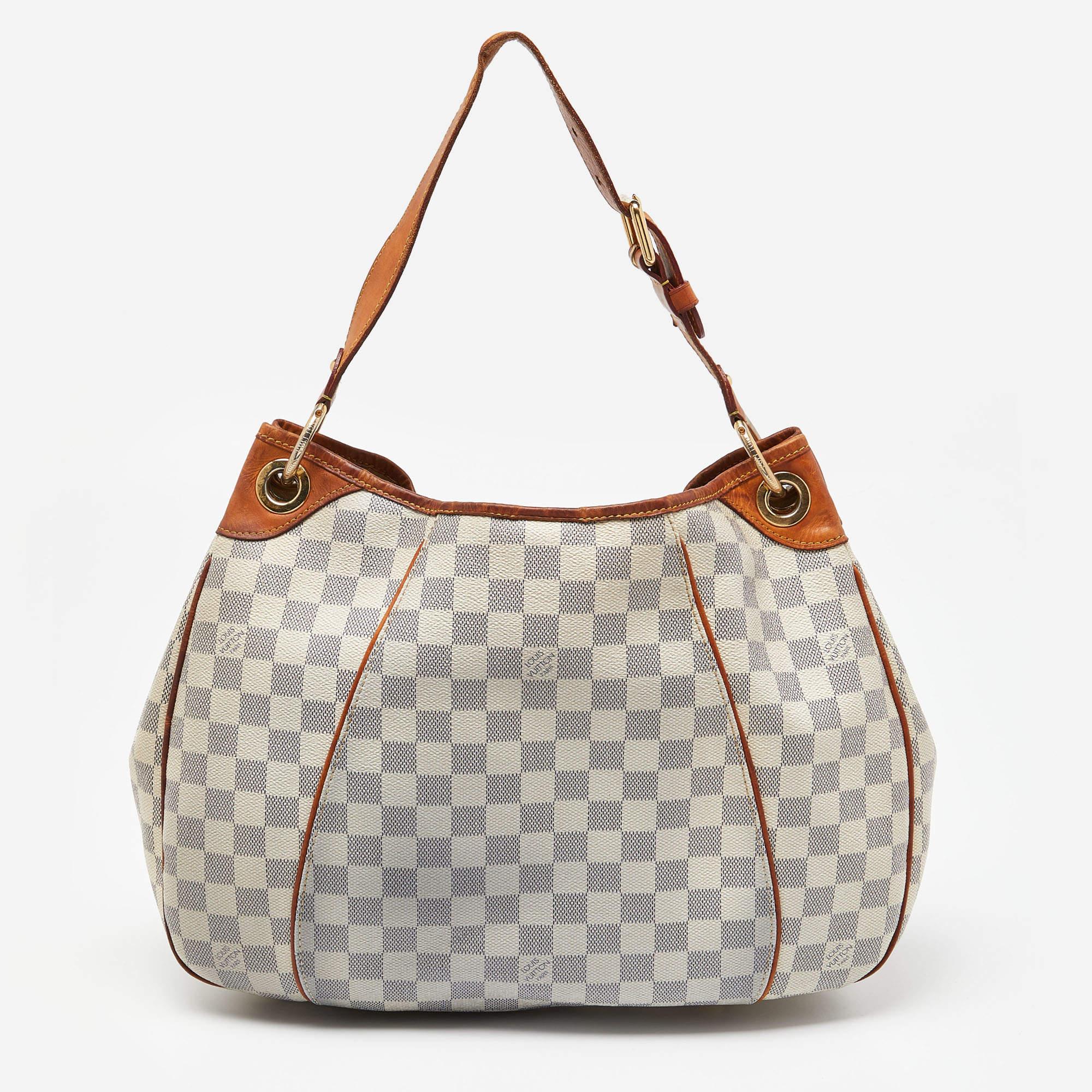 This Louis Vuitton bag for women is super classy and functional, perfect for everyday use. We like the simple details and its high-quality finish.


