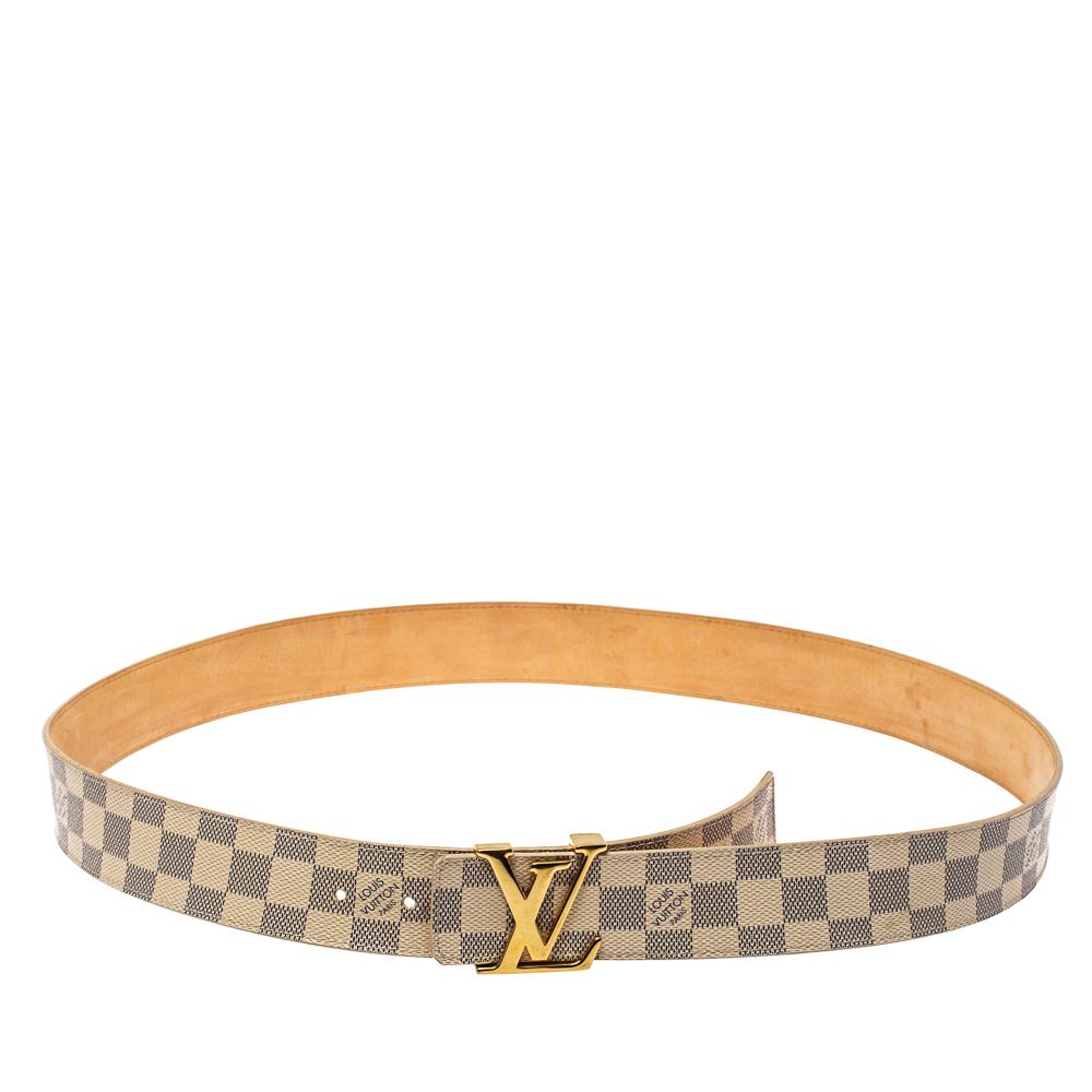 This classy belt from the house of Louis Vuitton will lend you a stylish look when you pair it with your formals. Crafted from the brand's signature Damier Azur canvas, the must-have creation features the LV initials as the buckle closure. To add a