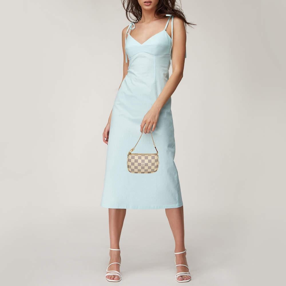 Trust this Louis Vuitton Mini Pochette Accessoires to be light and comfortable to carry. It is crafted beautifully using Damier Azur canvas and although petite it delivers an unmissable look of luxury.
