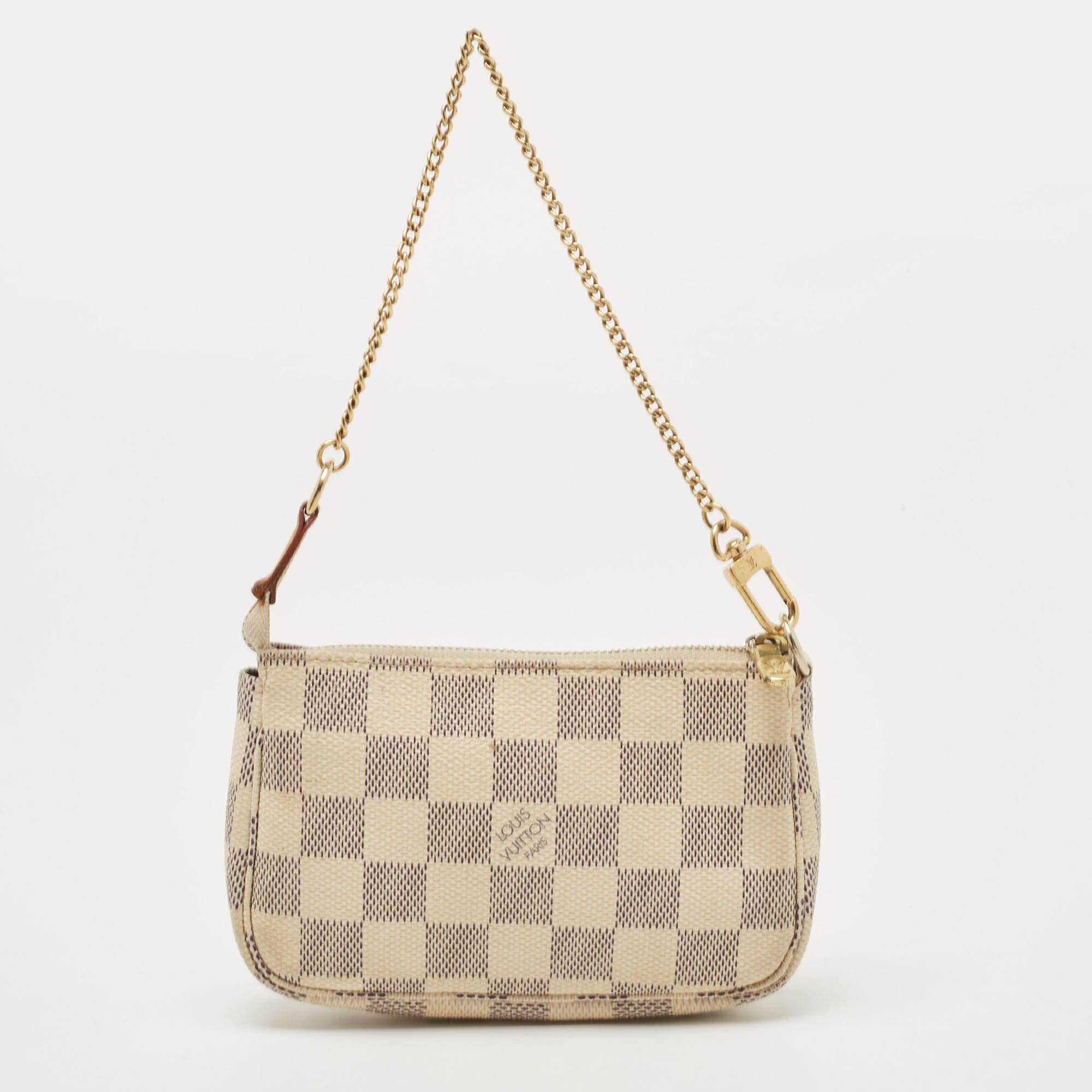 Perfect for conveniently housing your essentials in one place, this Louis Vuitton accessory is a worthy investment. It has notable details and offers a look of luxury.

