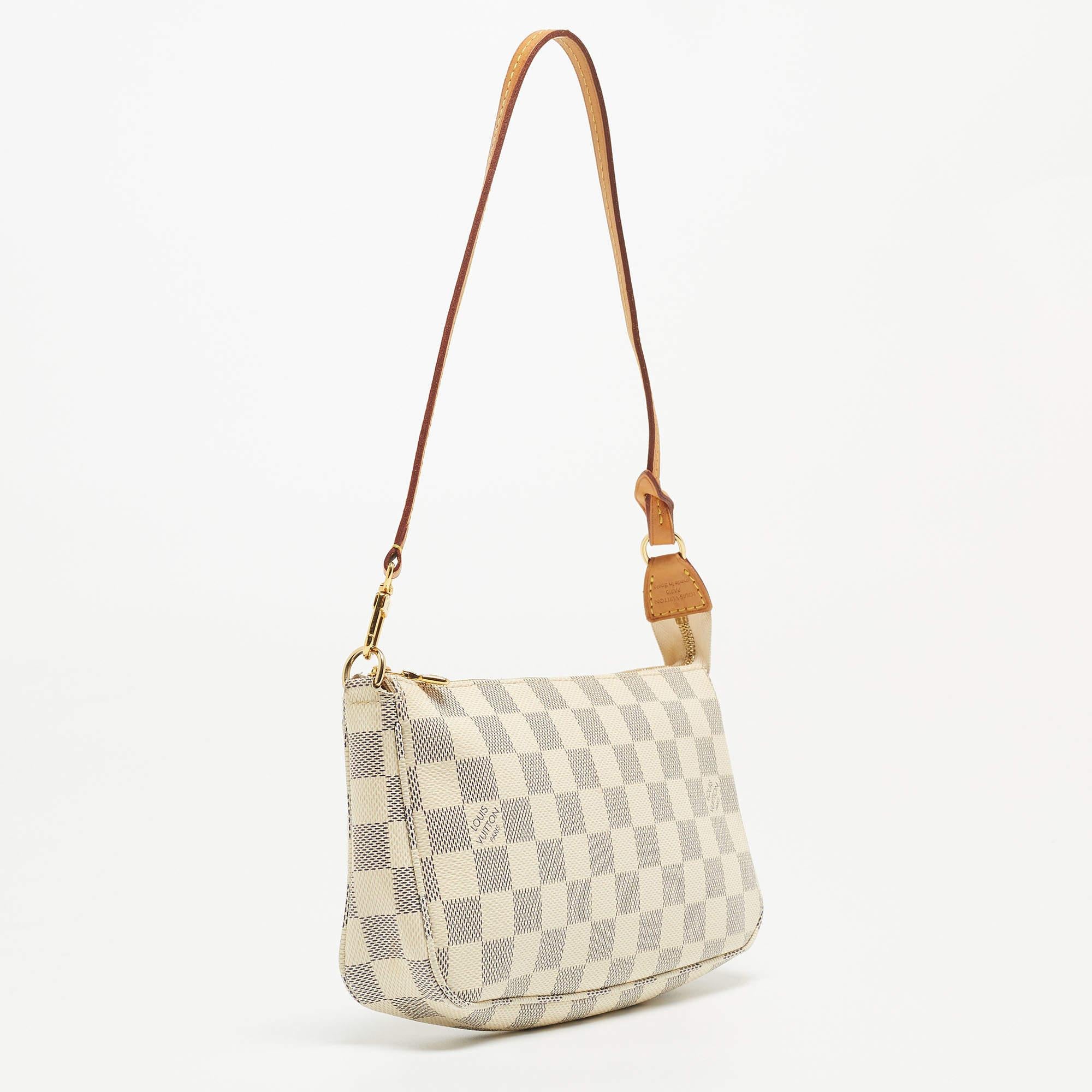 Trust this LV bag to be light, durable, and comfortable to carry. It is crafted beautifully using the best materials to be a durable style ally.

