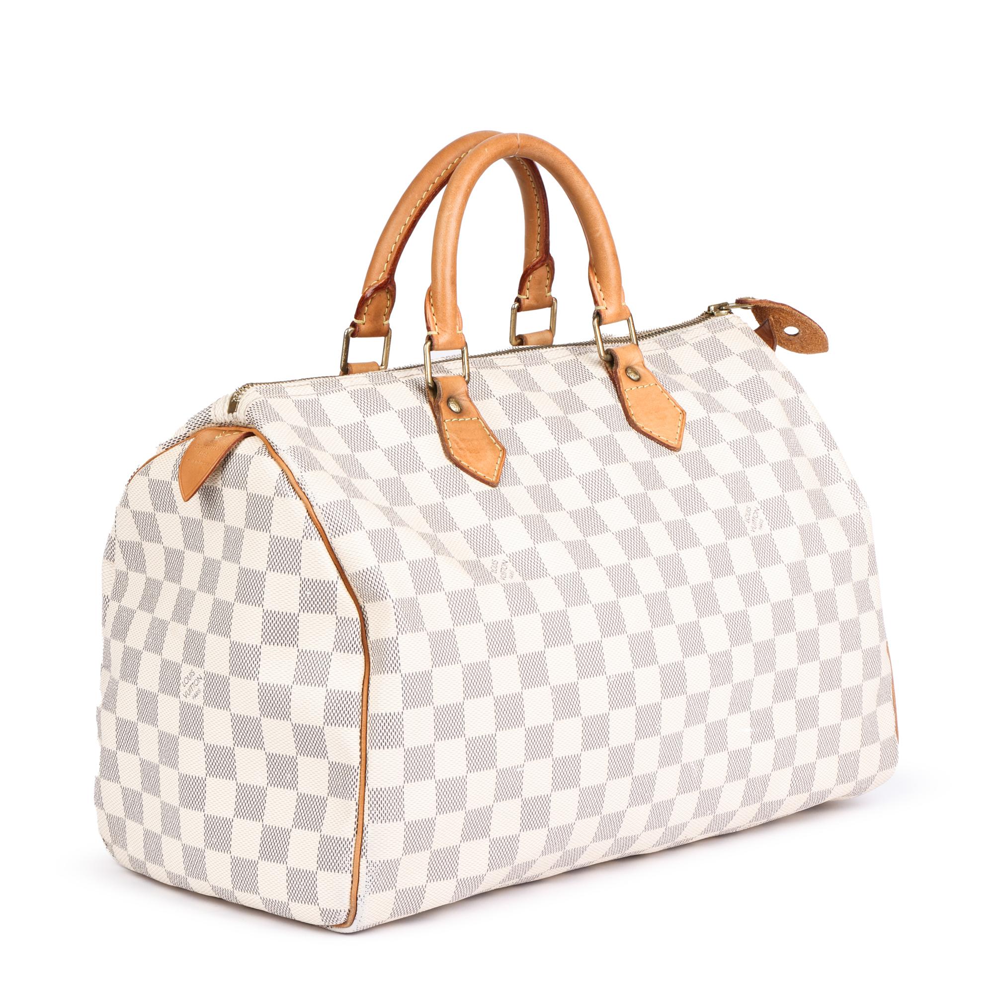 LOUIS VUITTON
Damier Azur Coated Canvas Speedy 35

Xupes Reference: CB645
Serial Number: BA4102
Age (Circa): 2012
Authenticity Details: Date Stamp (Made in France)
Gender: Ladies
Type: Tote

Colour: Beige
Hardware: Golden Brass
Material(s): Coated